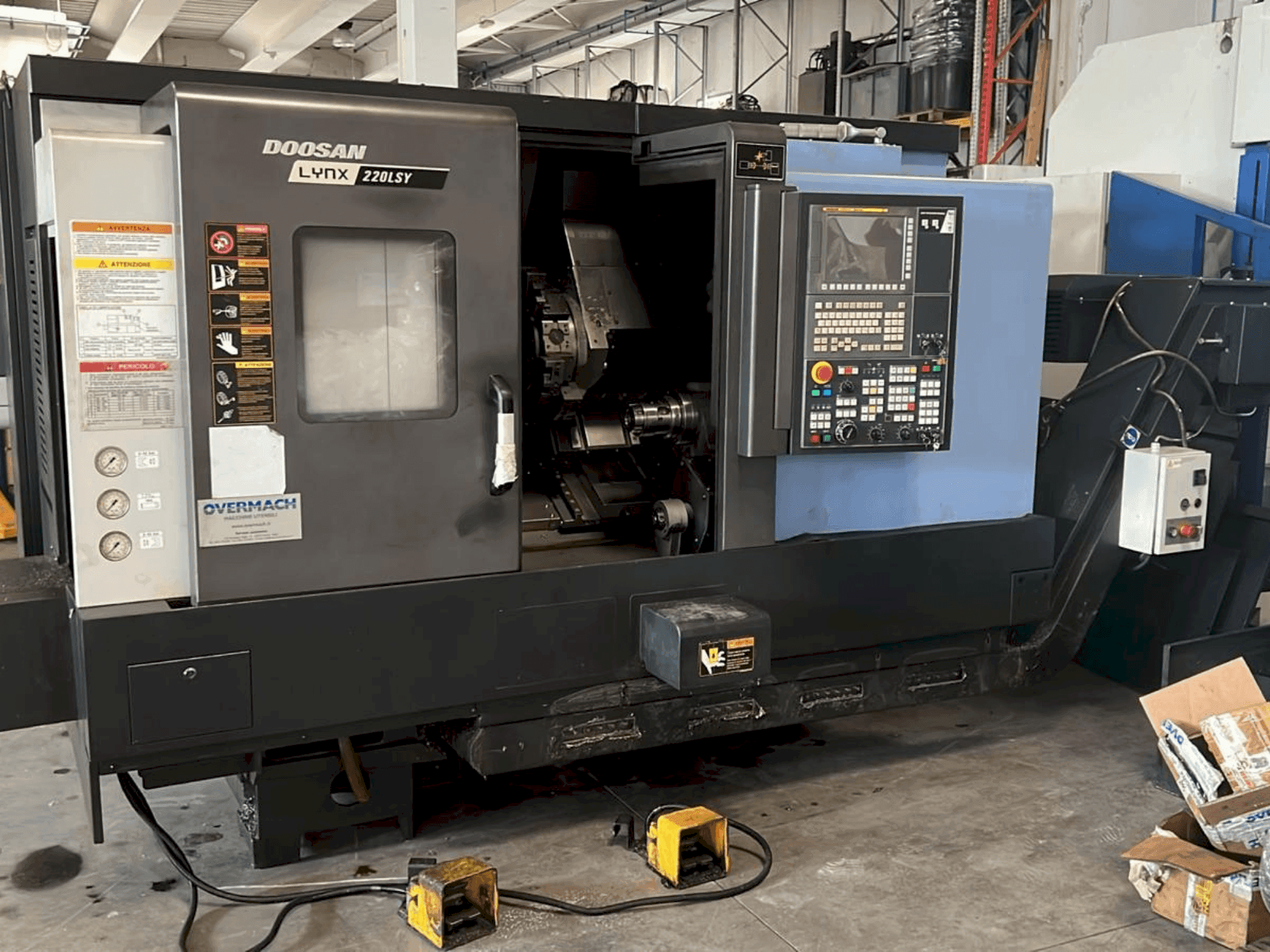 Front view of DOOSAN DOOSAN LYNX 220LSY machine