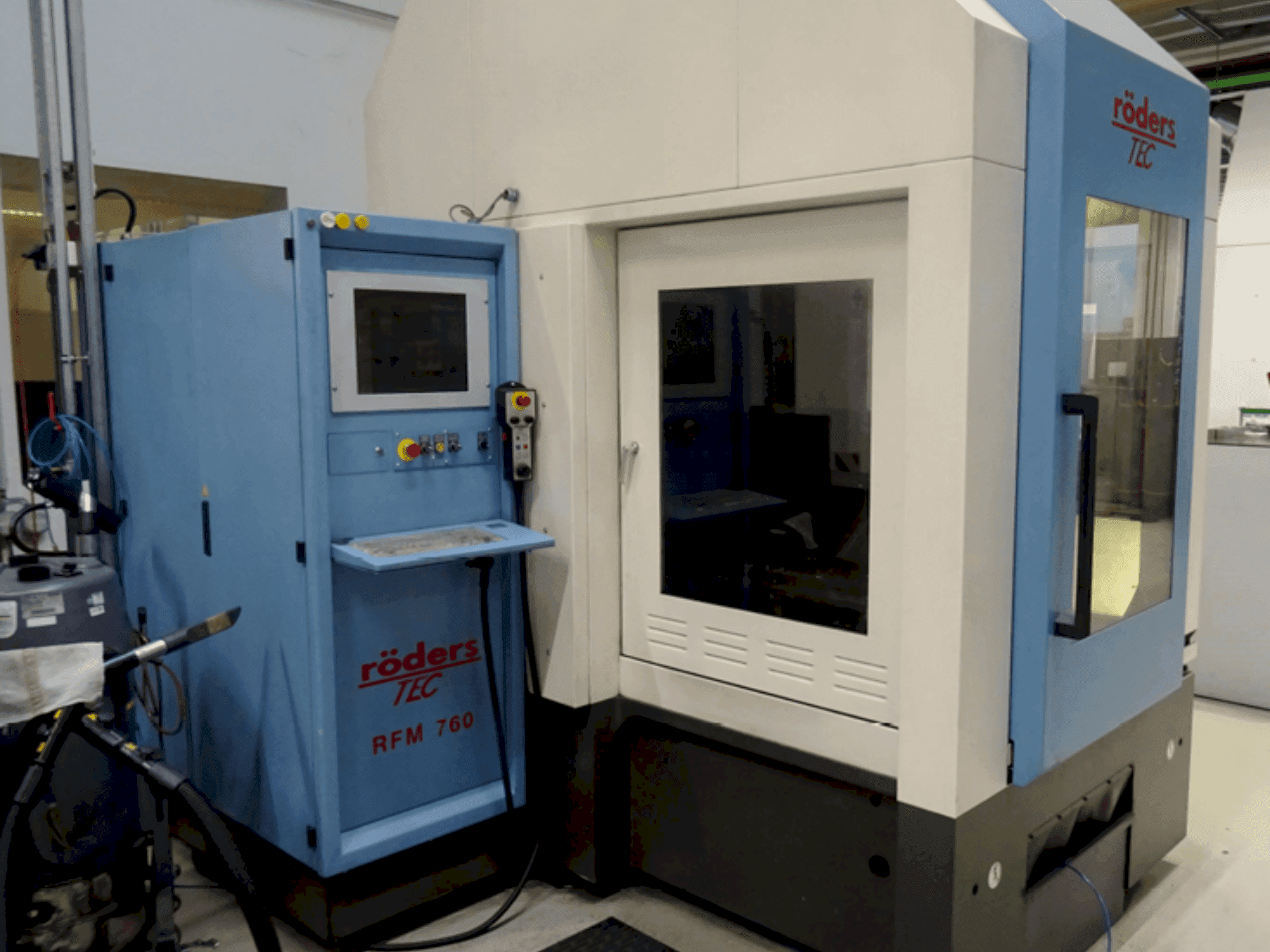 Front view of Roders RFM 760 machine