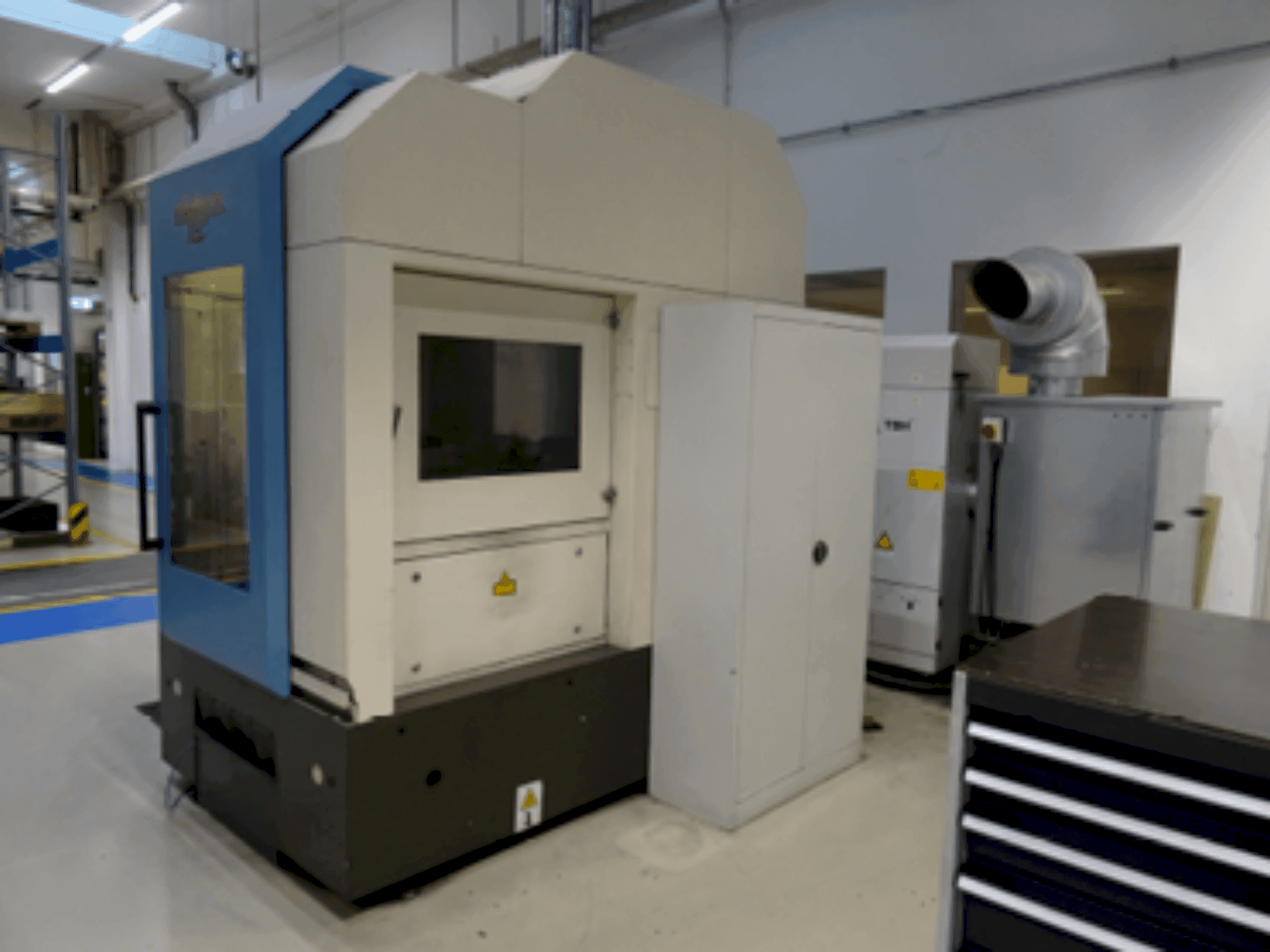 Left view of Roders RFM 760 machine