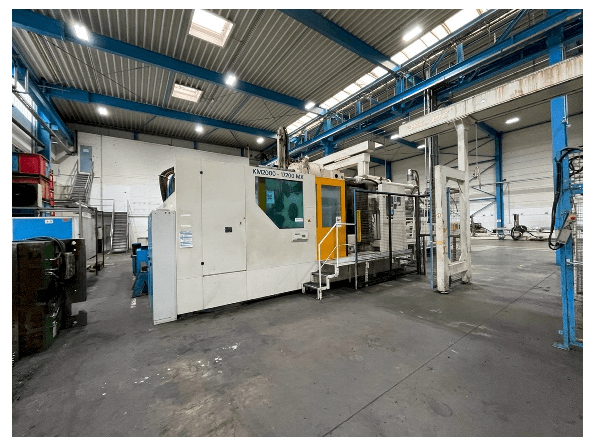 Front view of Krauss Maffei KM 2000 17200 MX machine