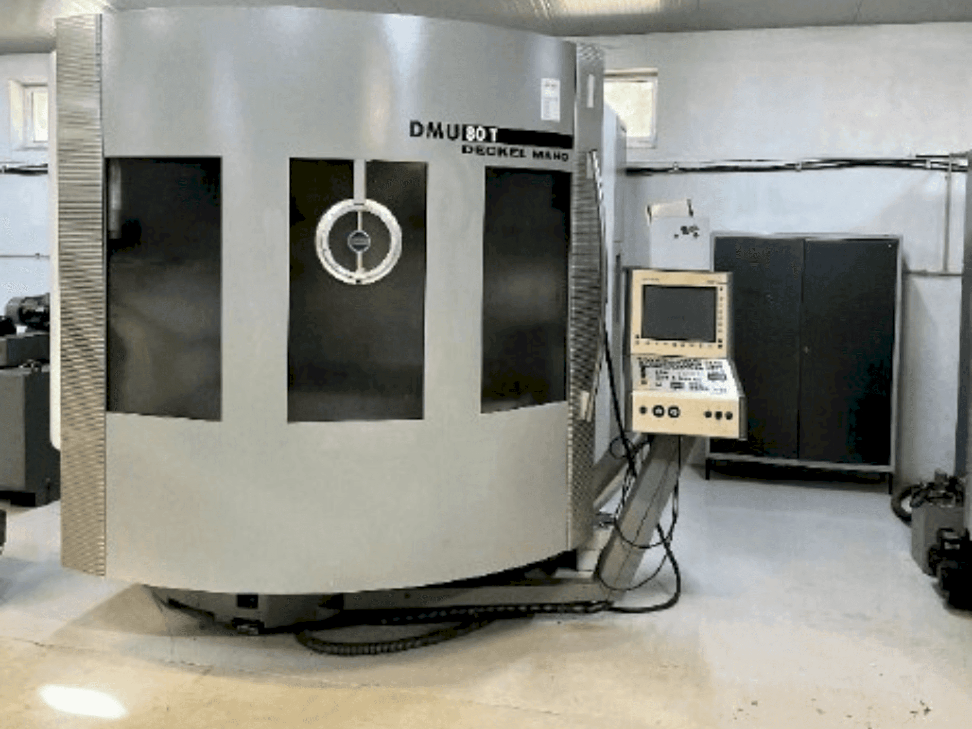 Front view of DMG DECKEL MAHO DMU 80T machine