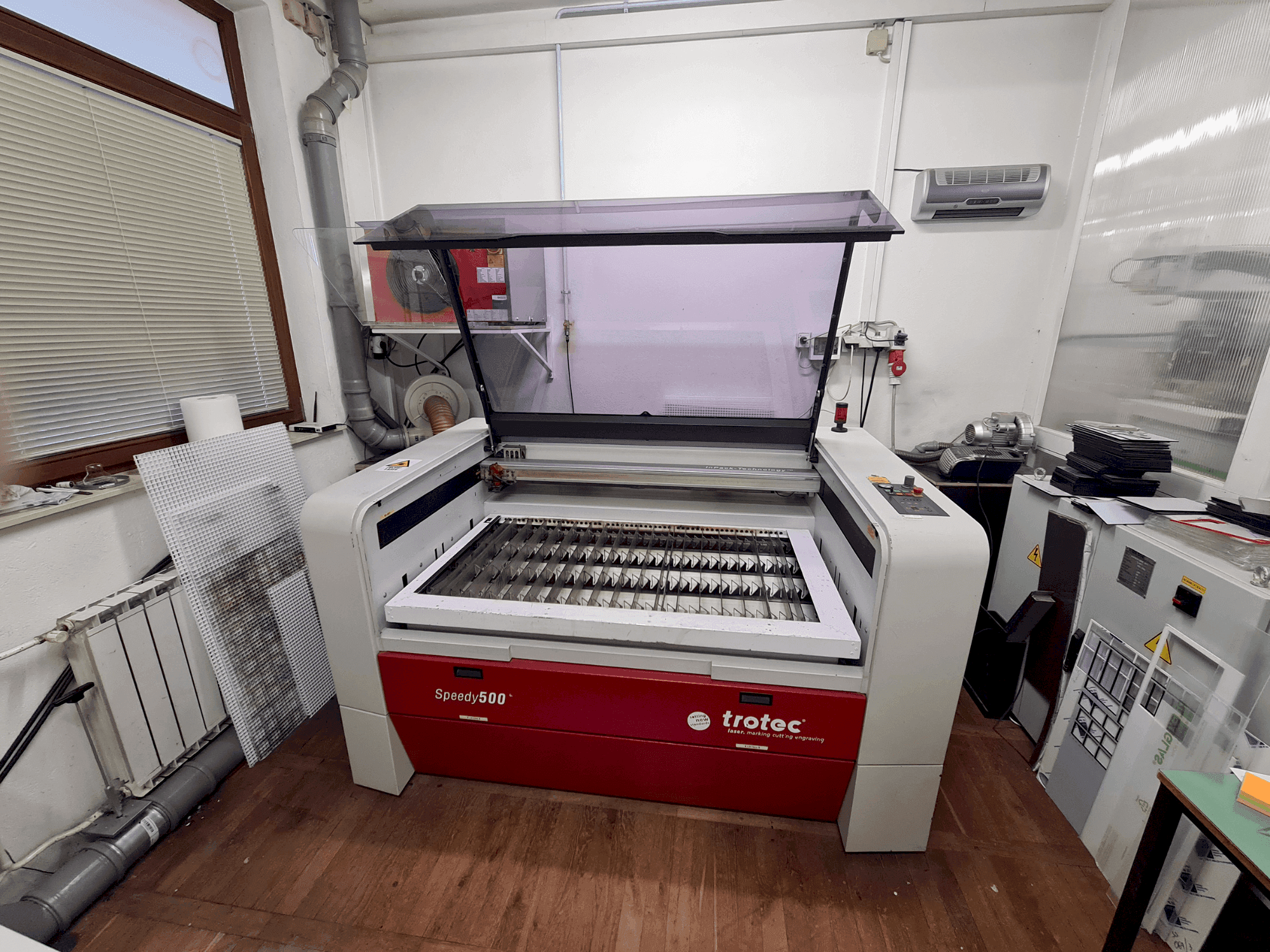 Front view of Trotec Speedy 500 machine