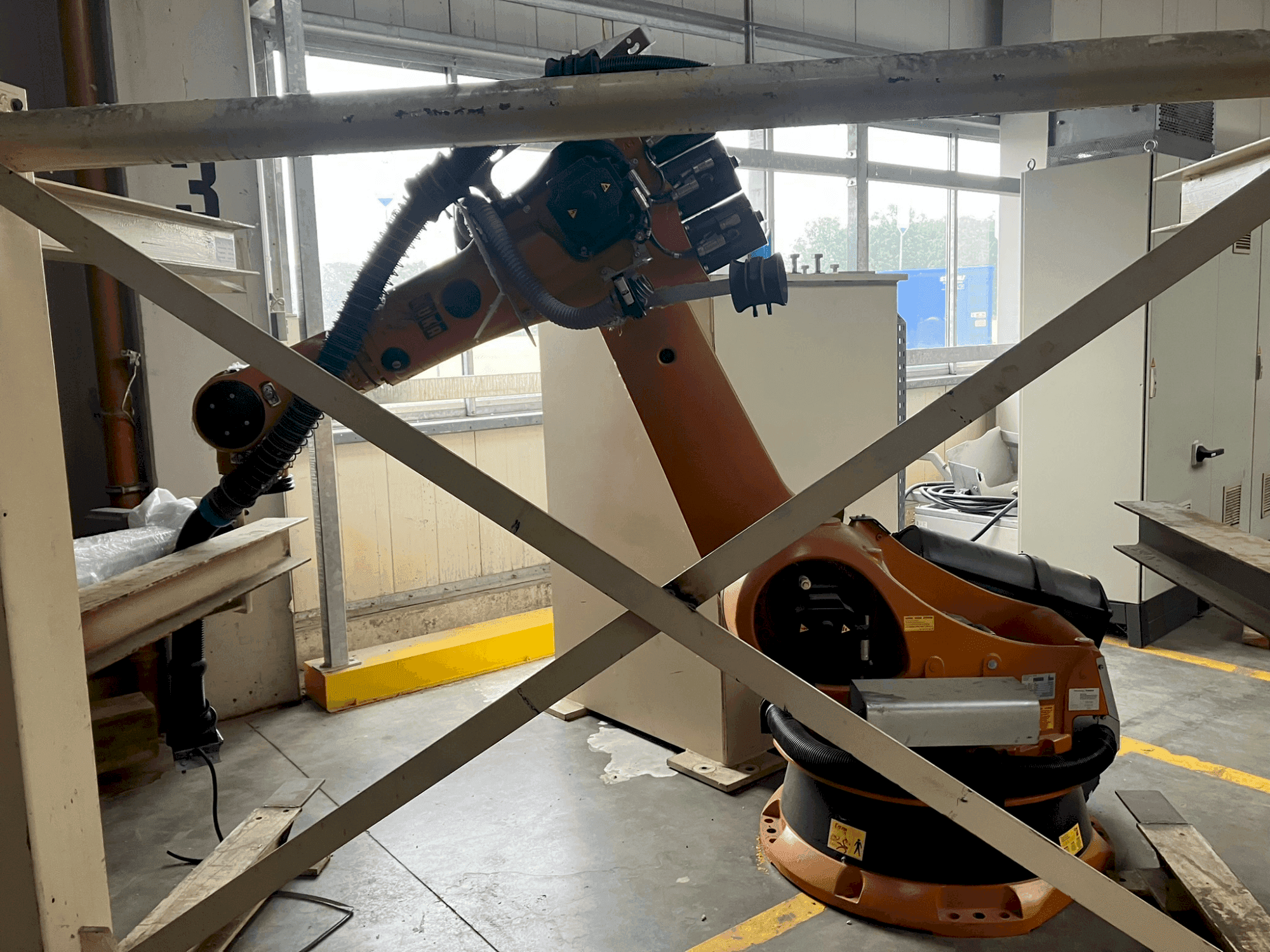 Front view of KUKA KR-240-2 machine