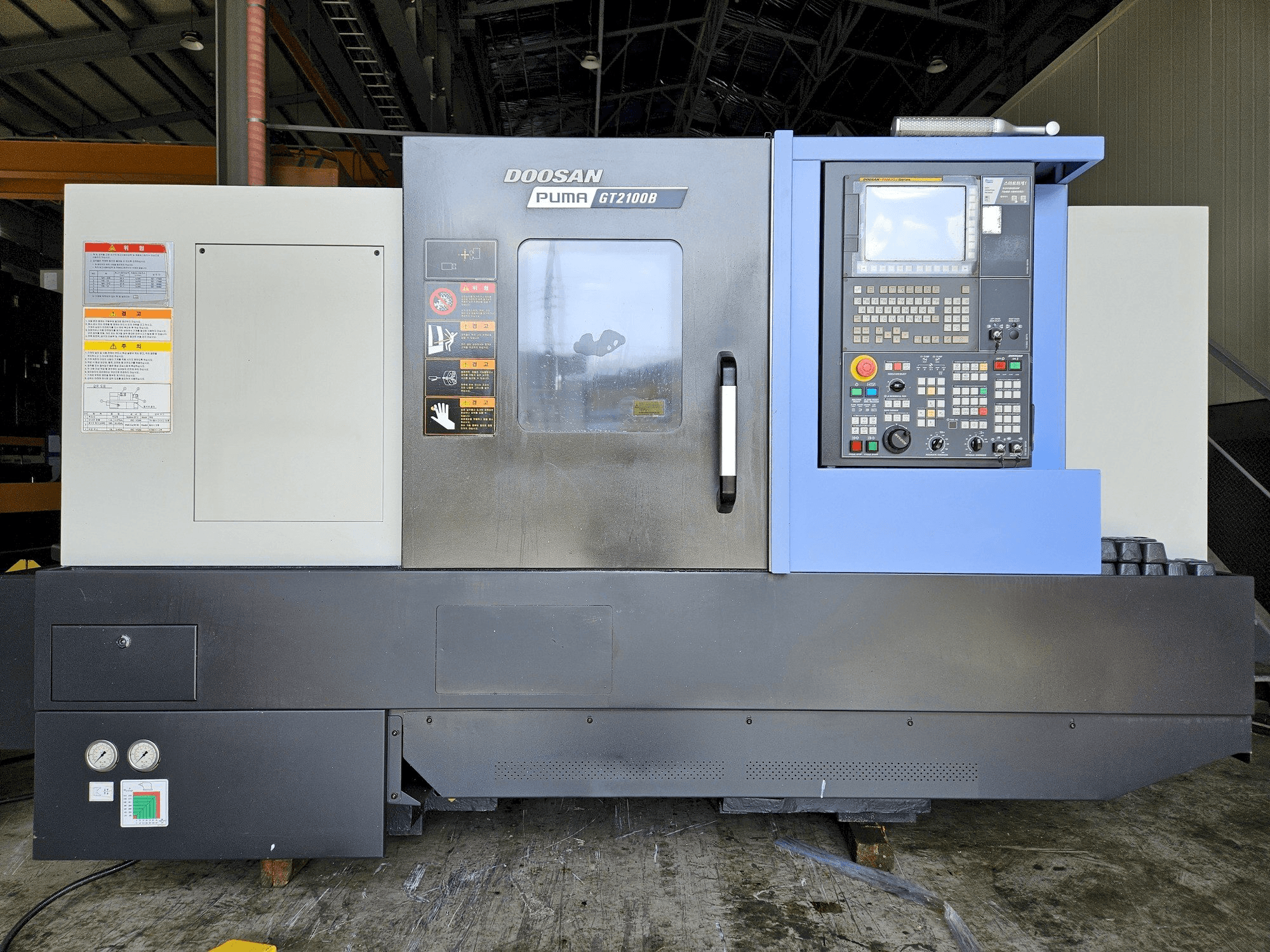 Front view of DOOSAN GT2100B machine