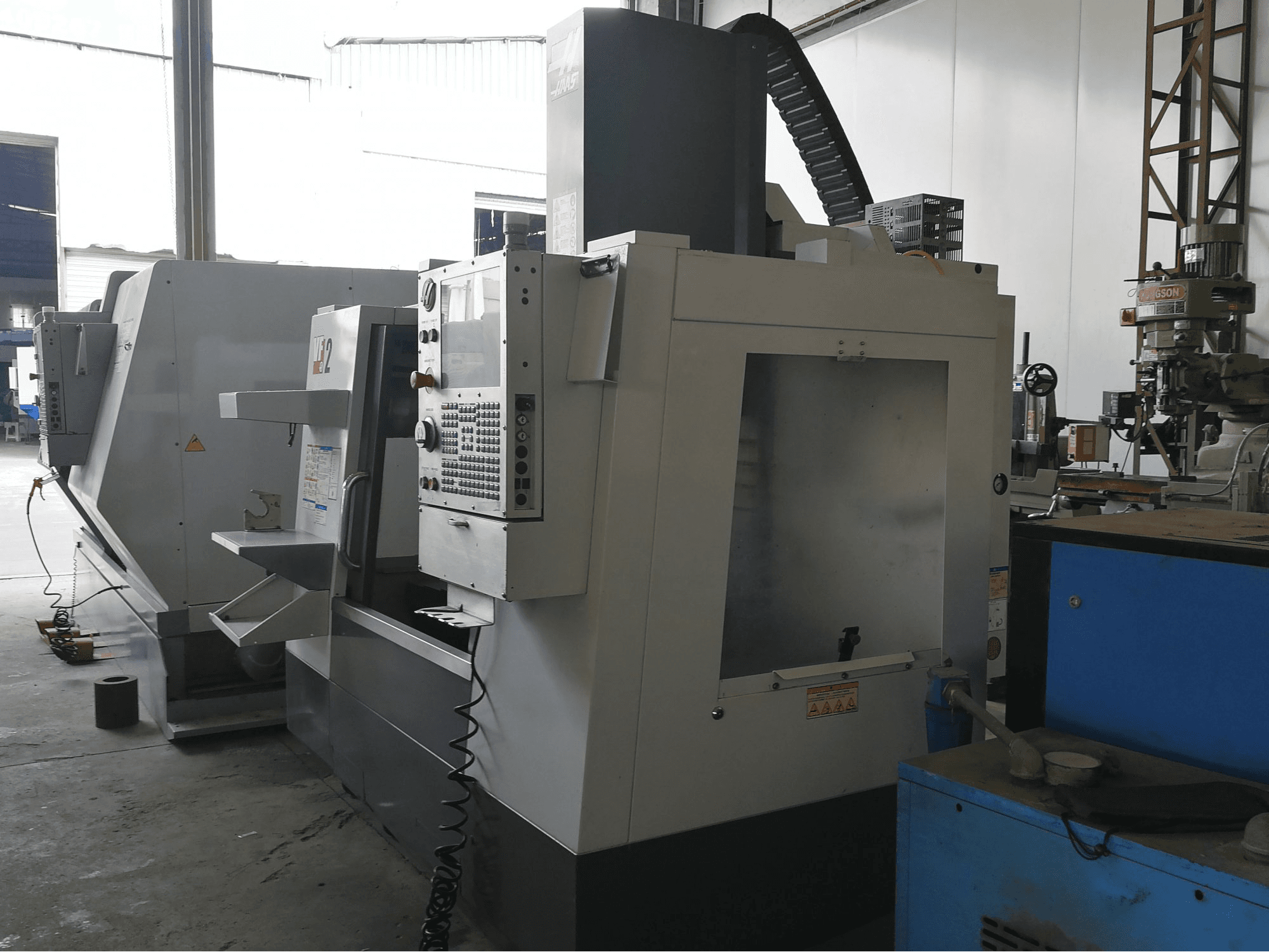 Right view of HAAS VF-2 machine