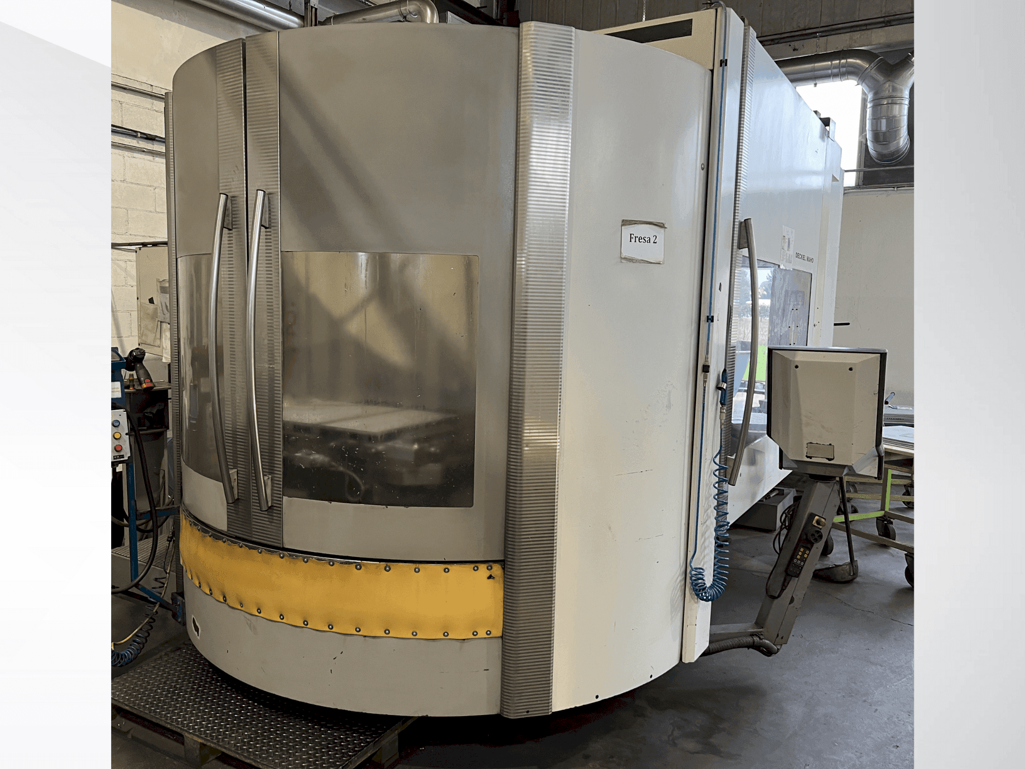 Front view of DMG DECKEL MAHO DMC 125 U machine