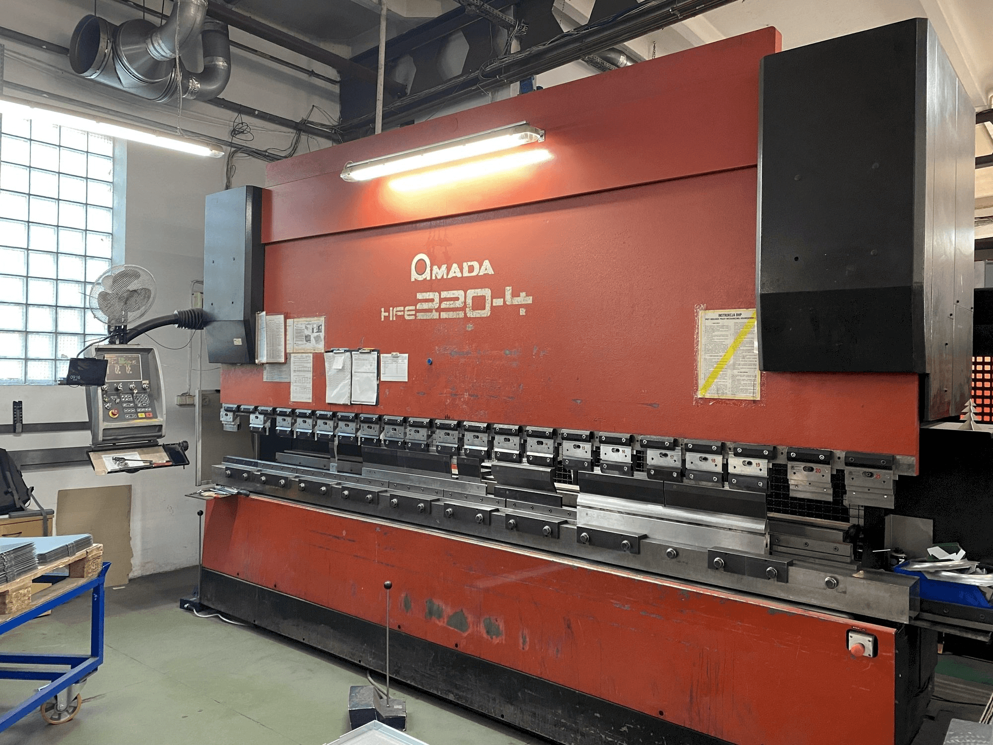 Front view of AMADA HFE 220-4 machine