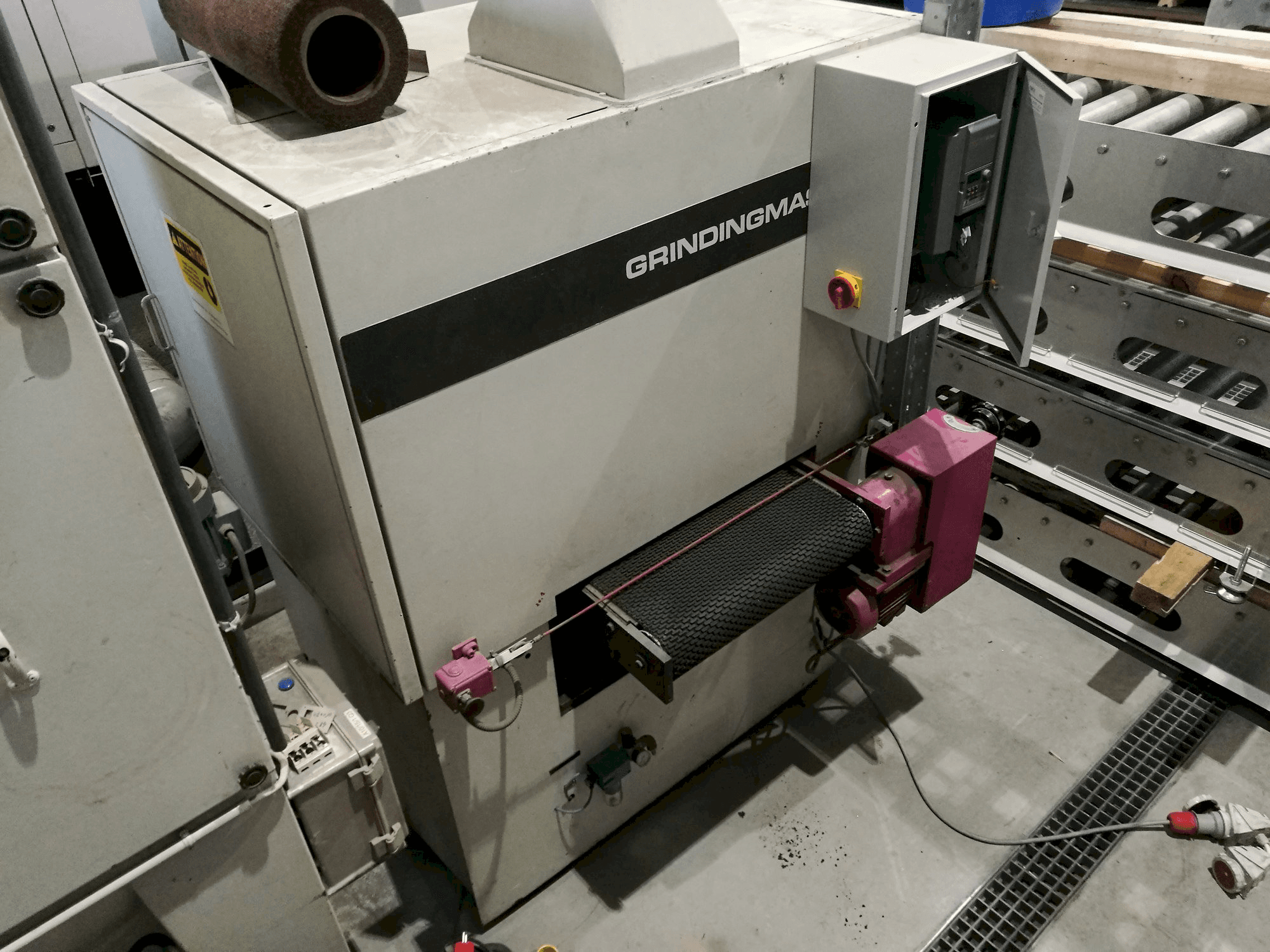 Left view of GRINDINGMASTER MCSB2-600 machine