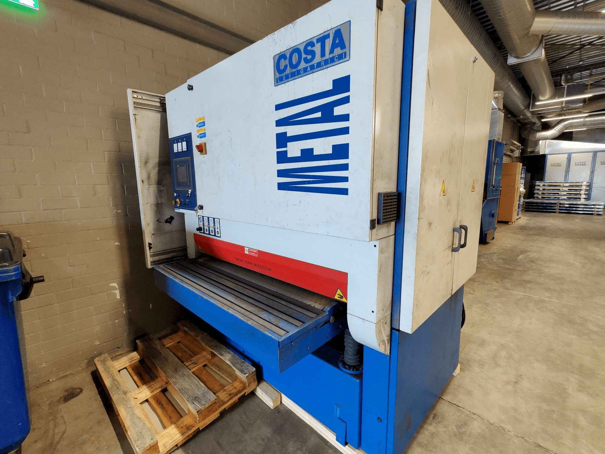 Front view of Costa MD5 CVV 1350 machine