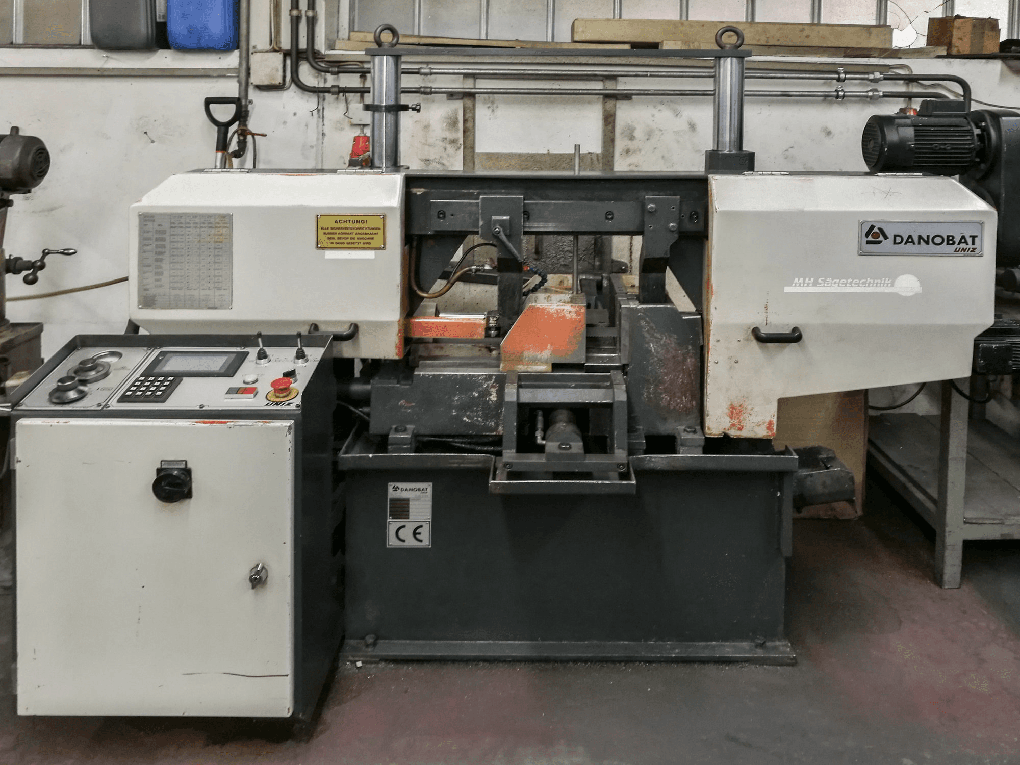 Front view of DANOBAT CR-260A Machine