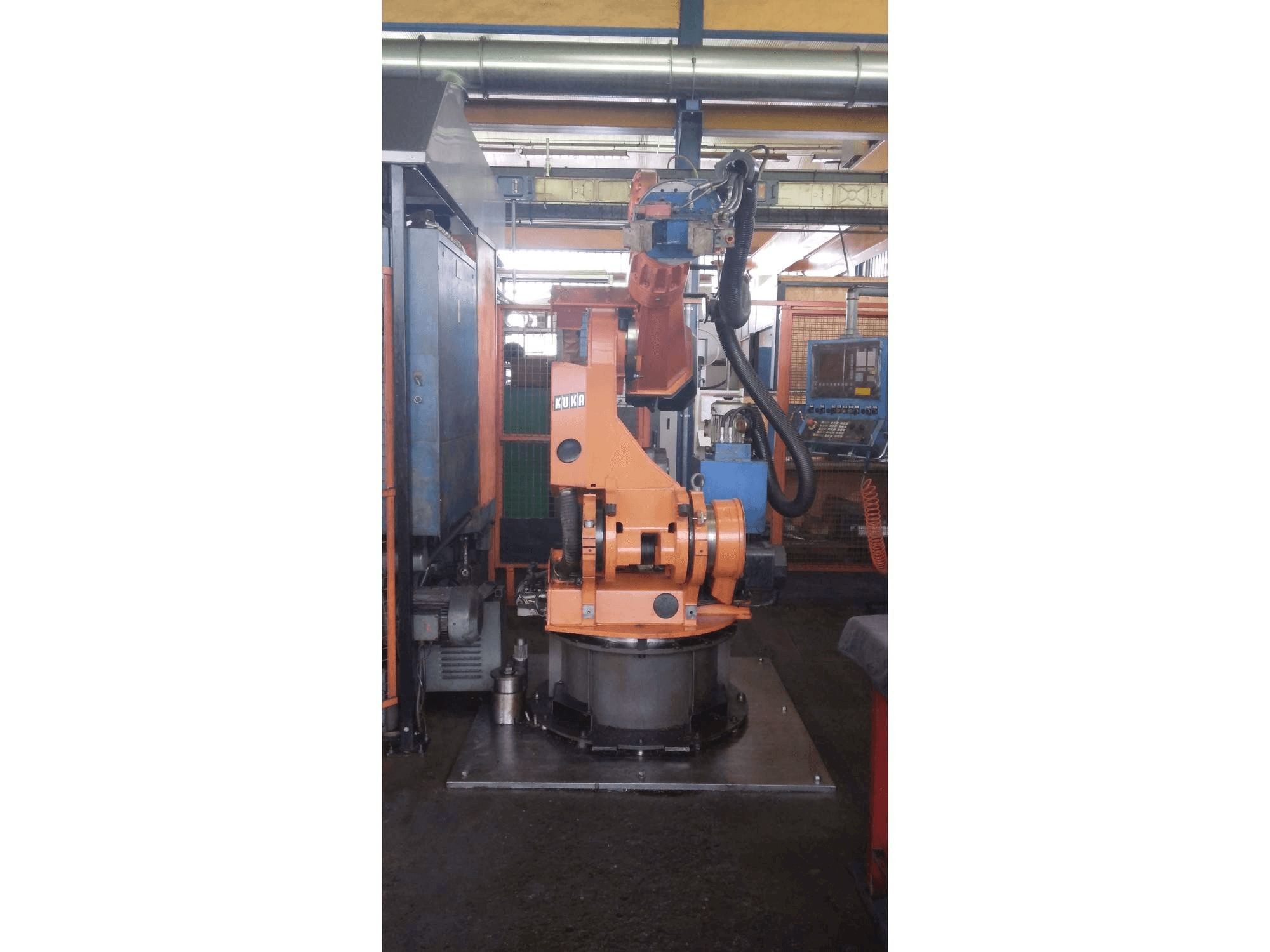 Front view of KUKA IR 760/120.0 machine