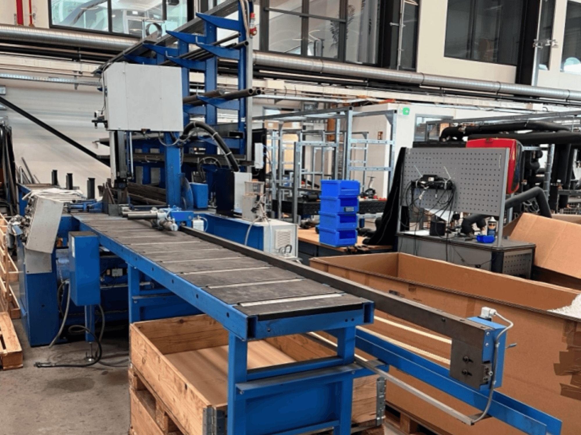 JAESPA Classic 423 DGH metal band saw, shown from the front, with a conveyor belt and surrounding industrial equipment.