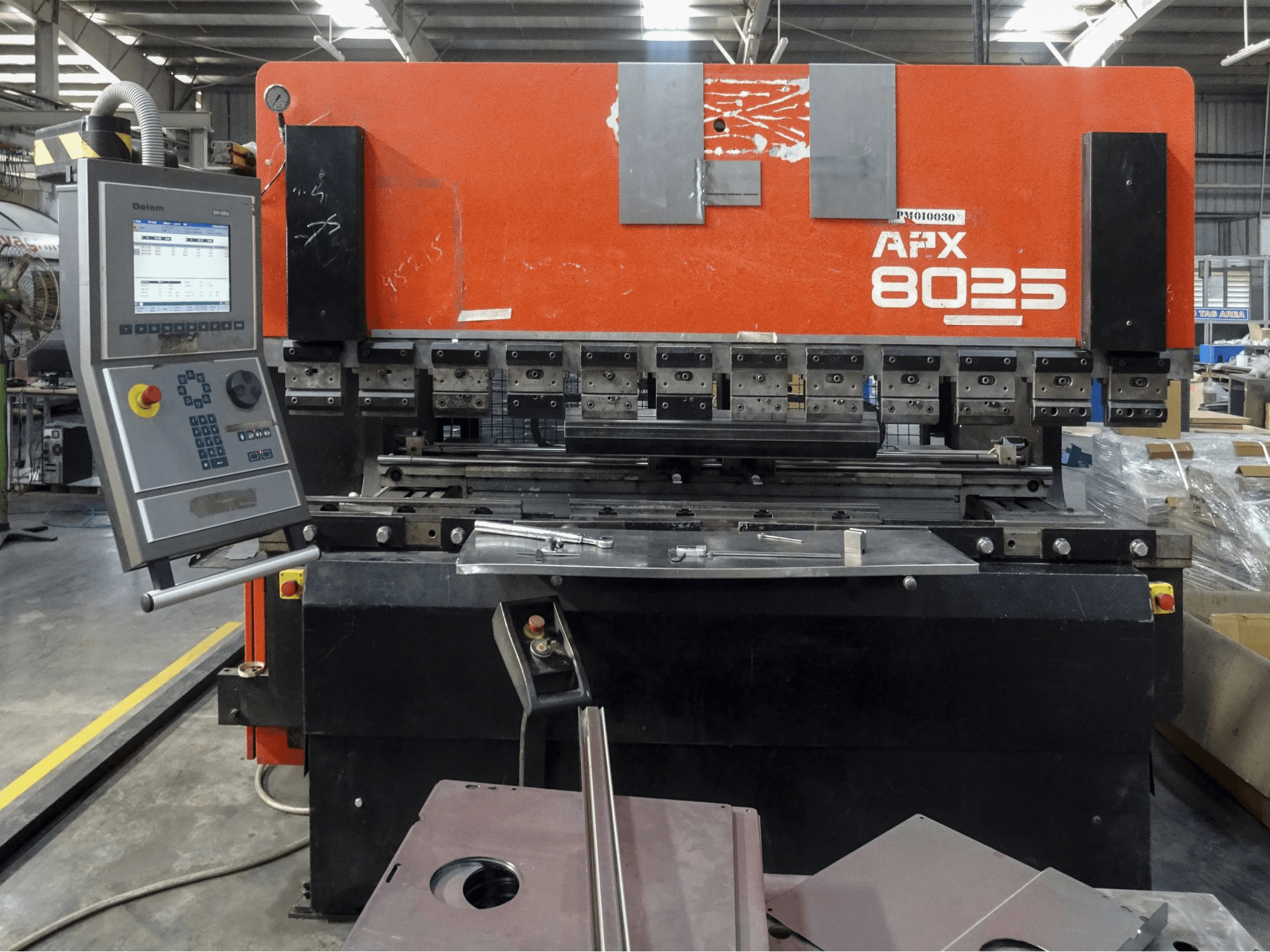 Front view of AMADA APX 8025 Machine