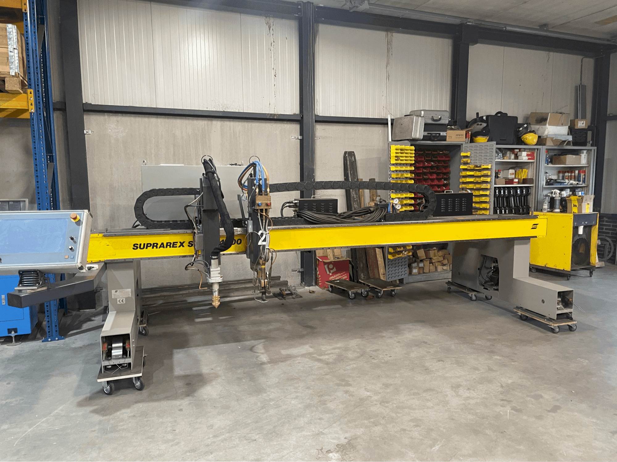 Front view of ESAB SXE-P2 4000 machine