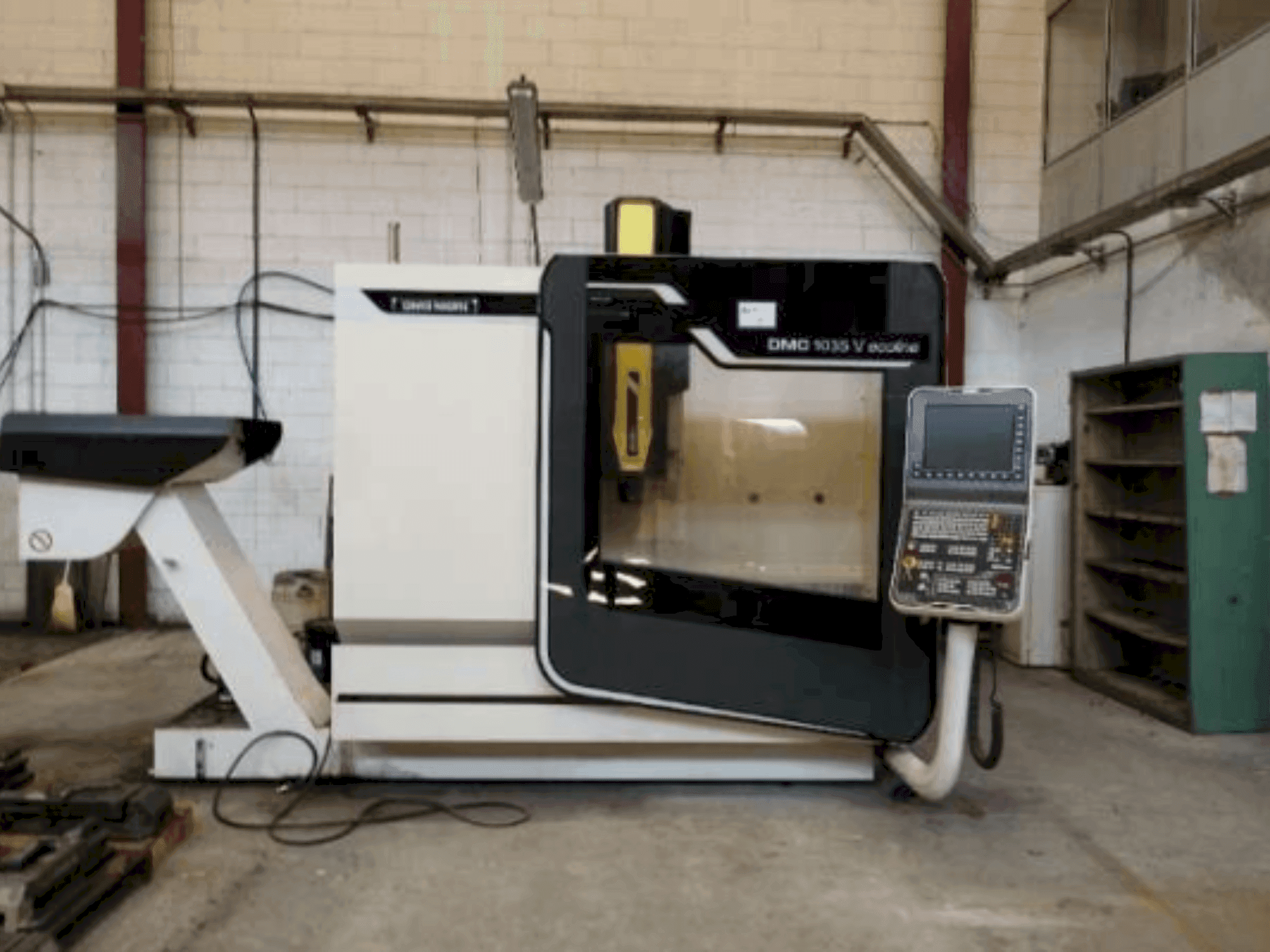Front view of DMG MORI DMC 1035 V Ecoline machine