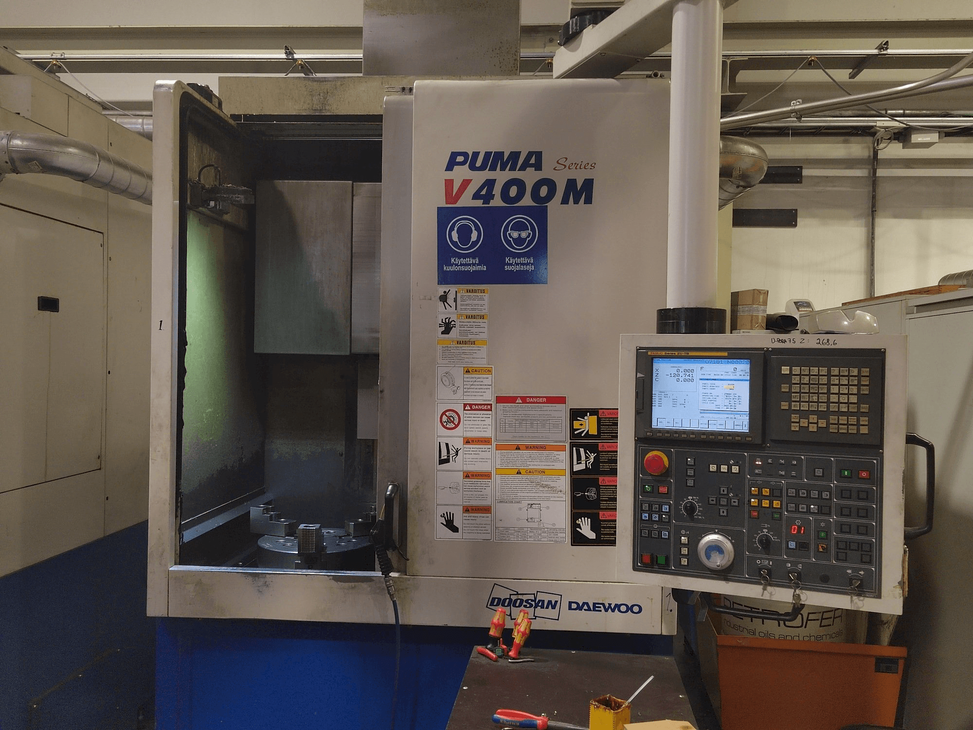 Front view of Doosan Puma V400M machine