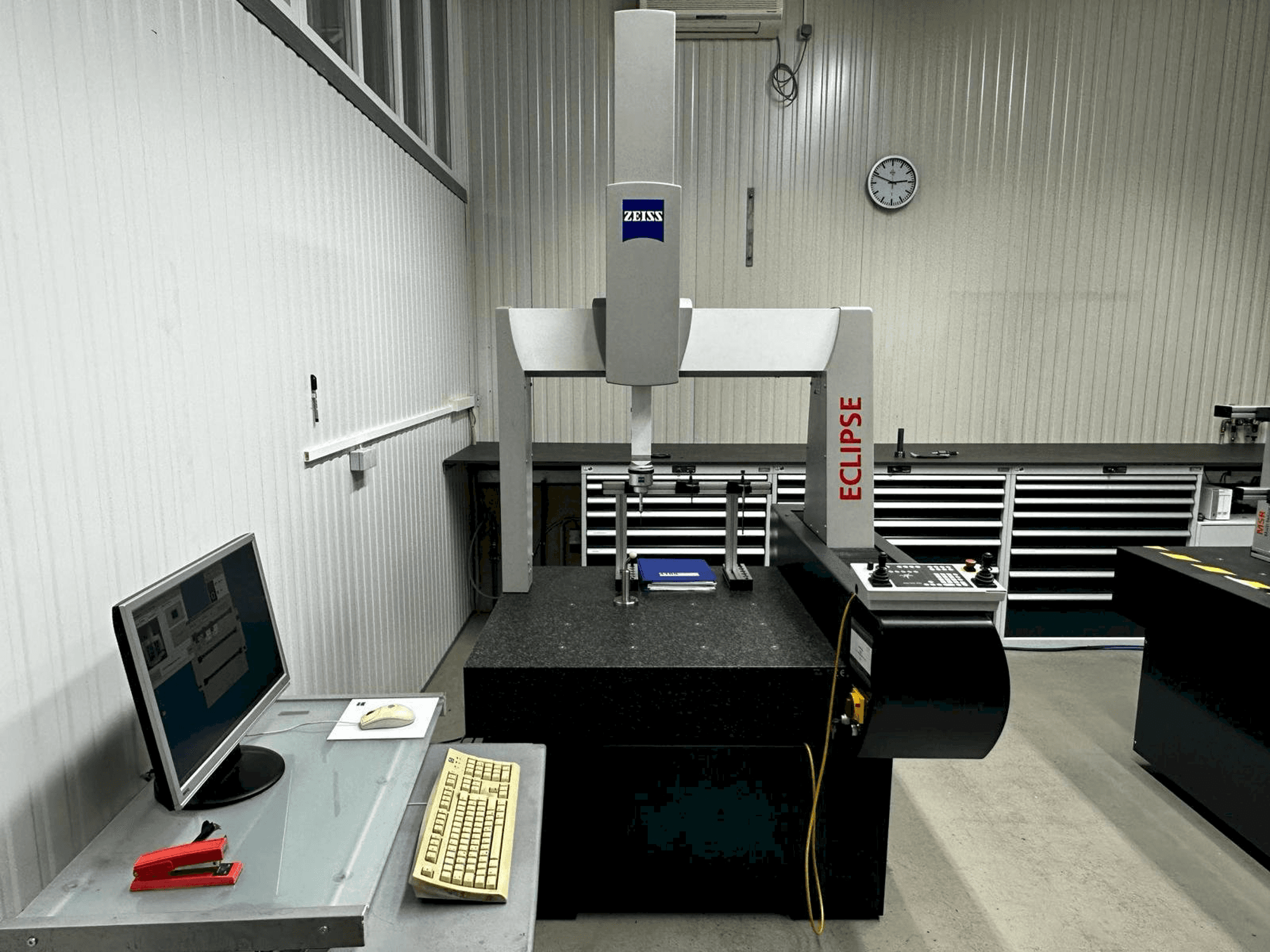 Front view of ZEISS Eclipse CNC 07/07/06 machine