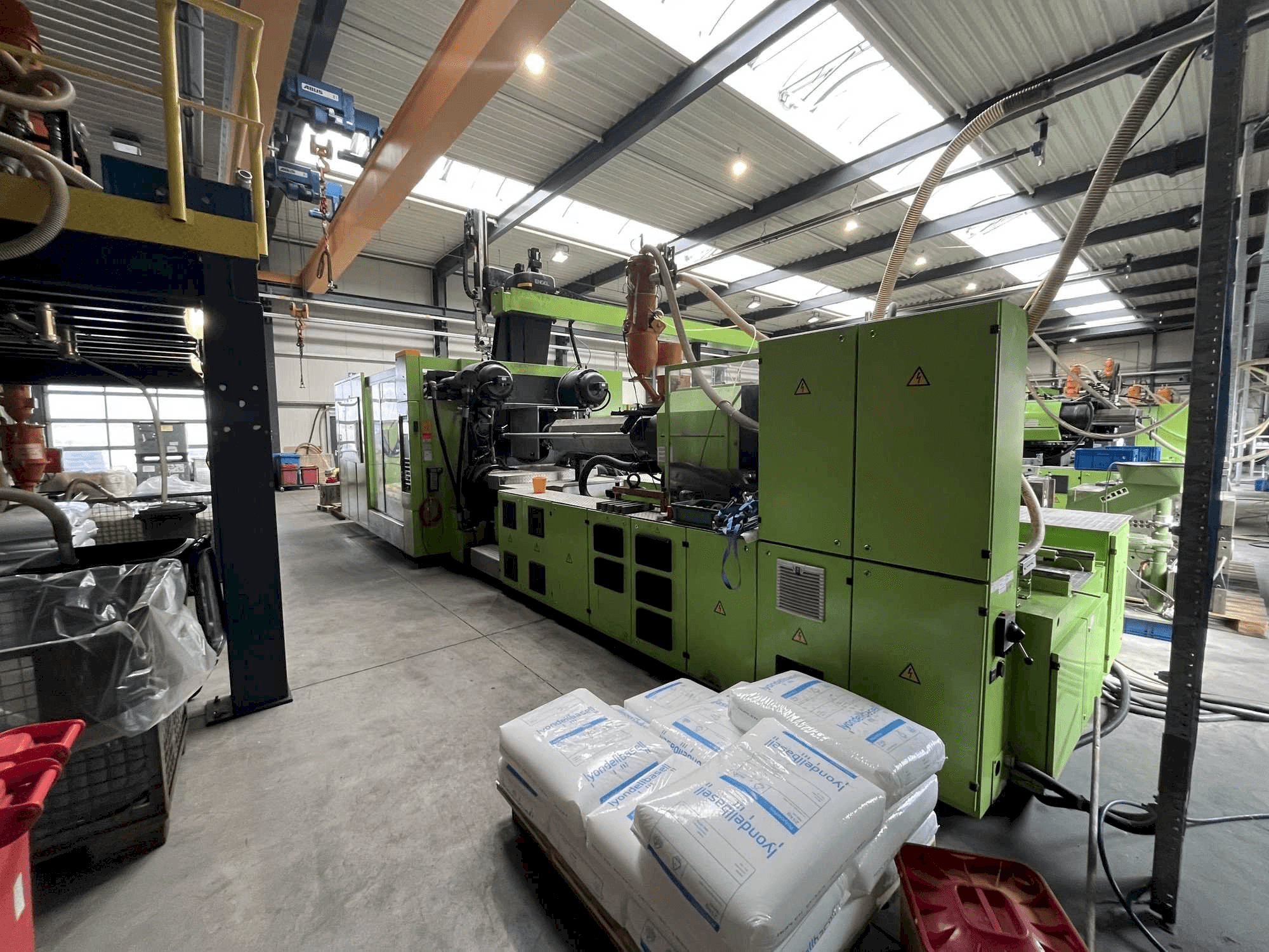 Front view of Engel ES 7050/900 DUO machine