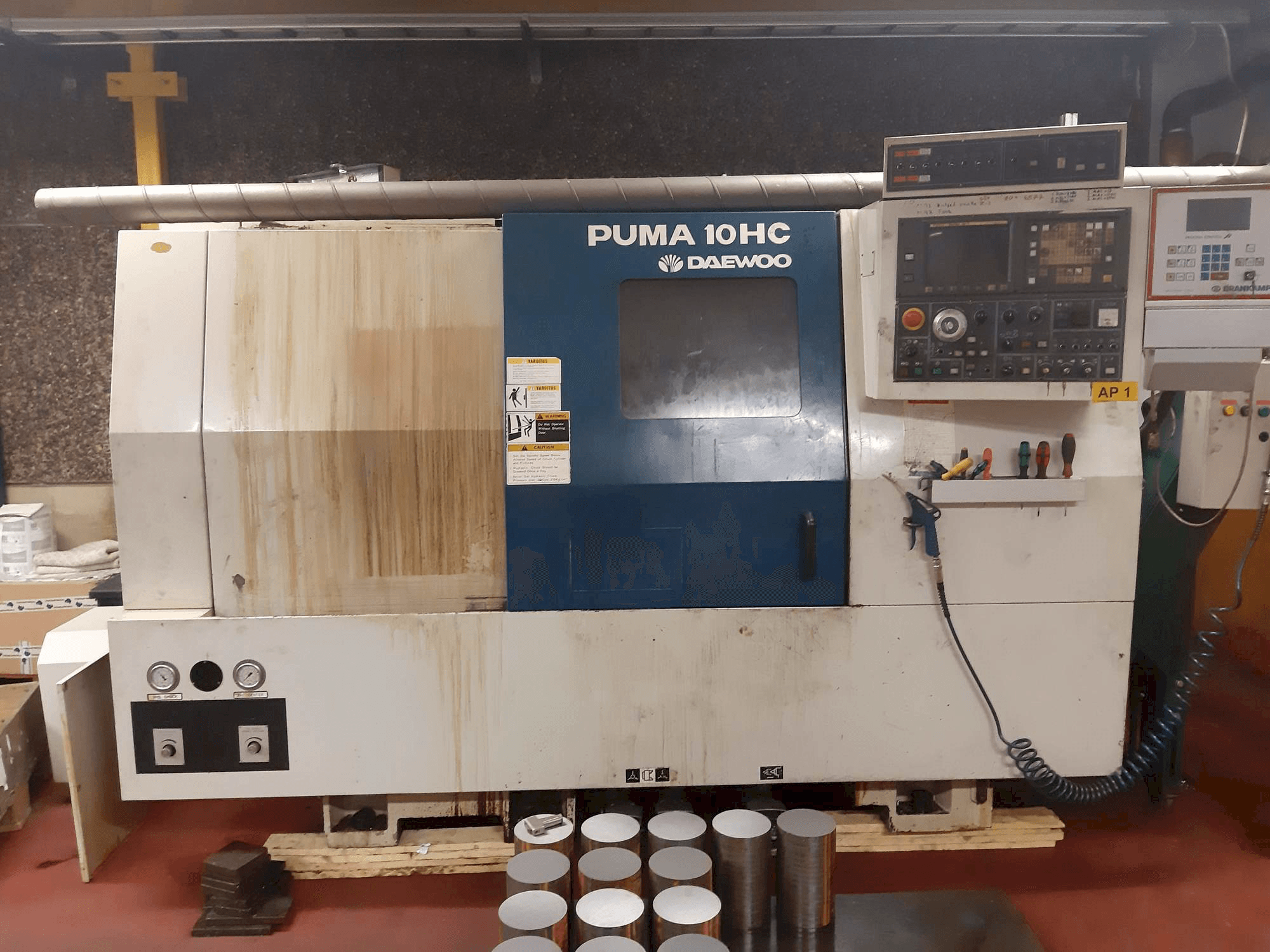 Front view of DAEWOO Puma 10 HC machine