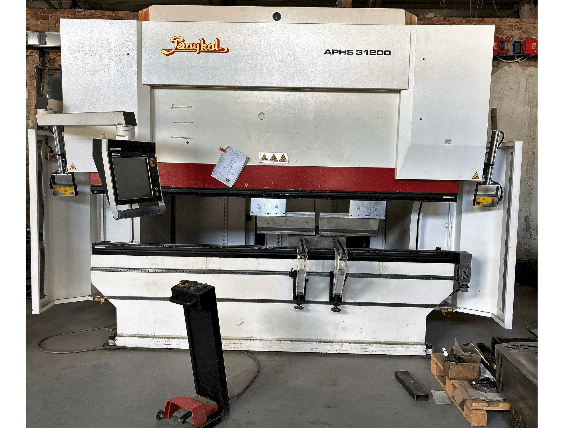 Front view of Baykal APHS 31200 machine