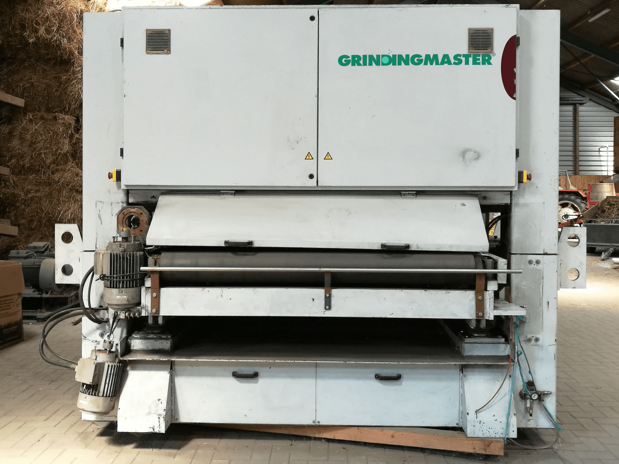 Front view of TIMESAVERS MB-2-1600 Z2 Machine