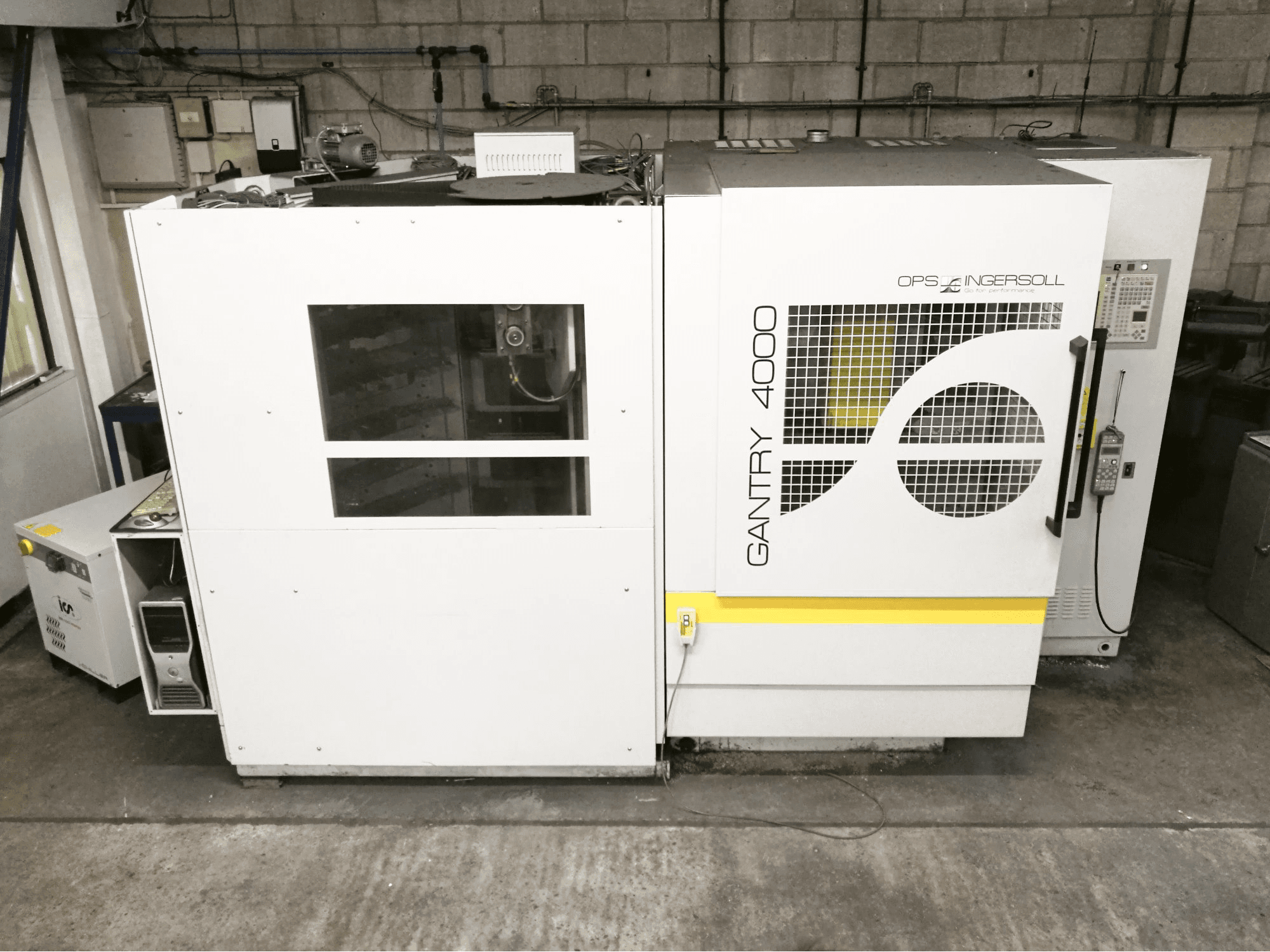 Front view of OPS-INGERSOLL Gantry 4000 machine