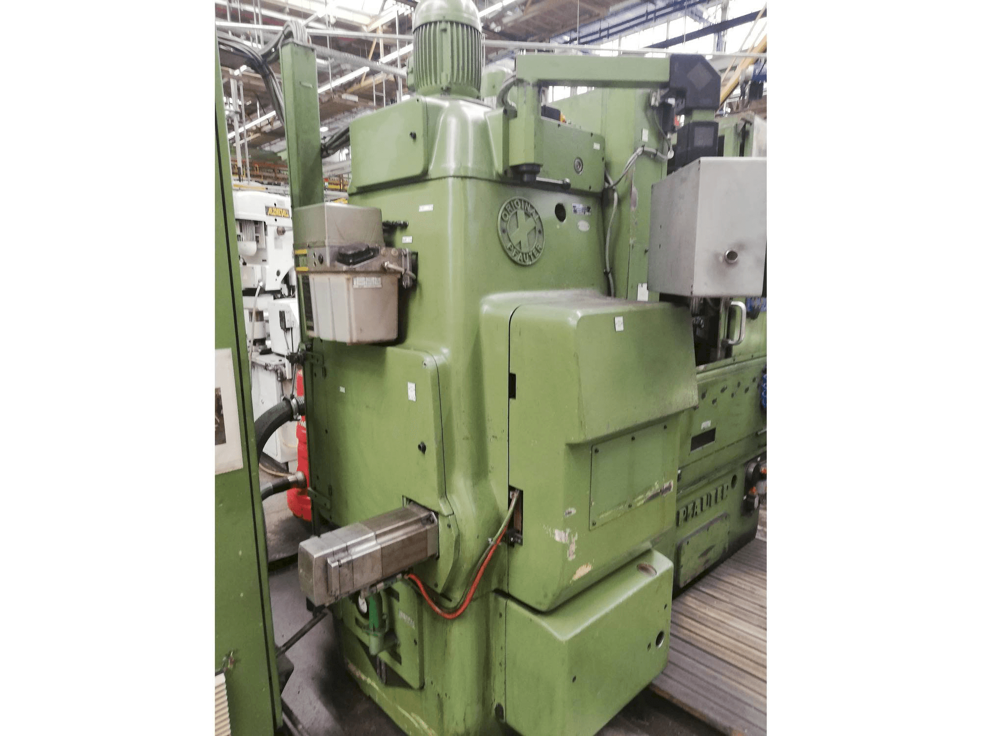 Front view of Pfauter P400 machine