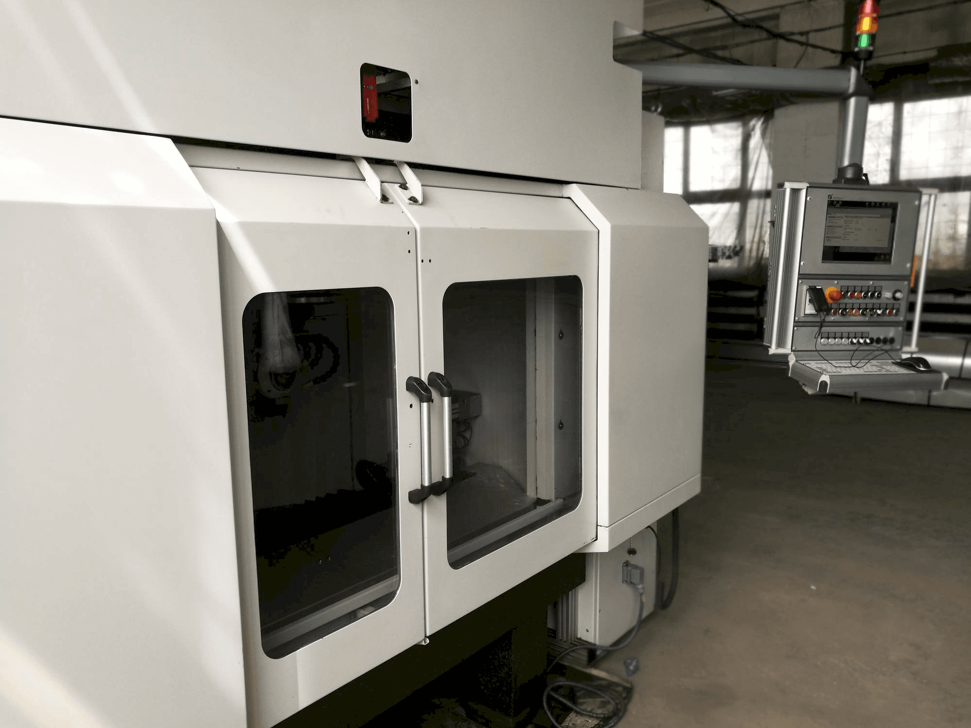 Front view of Fohrenbach F-Grind 605 machine