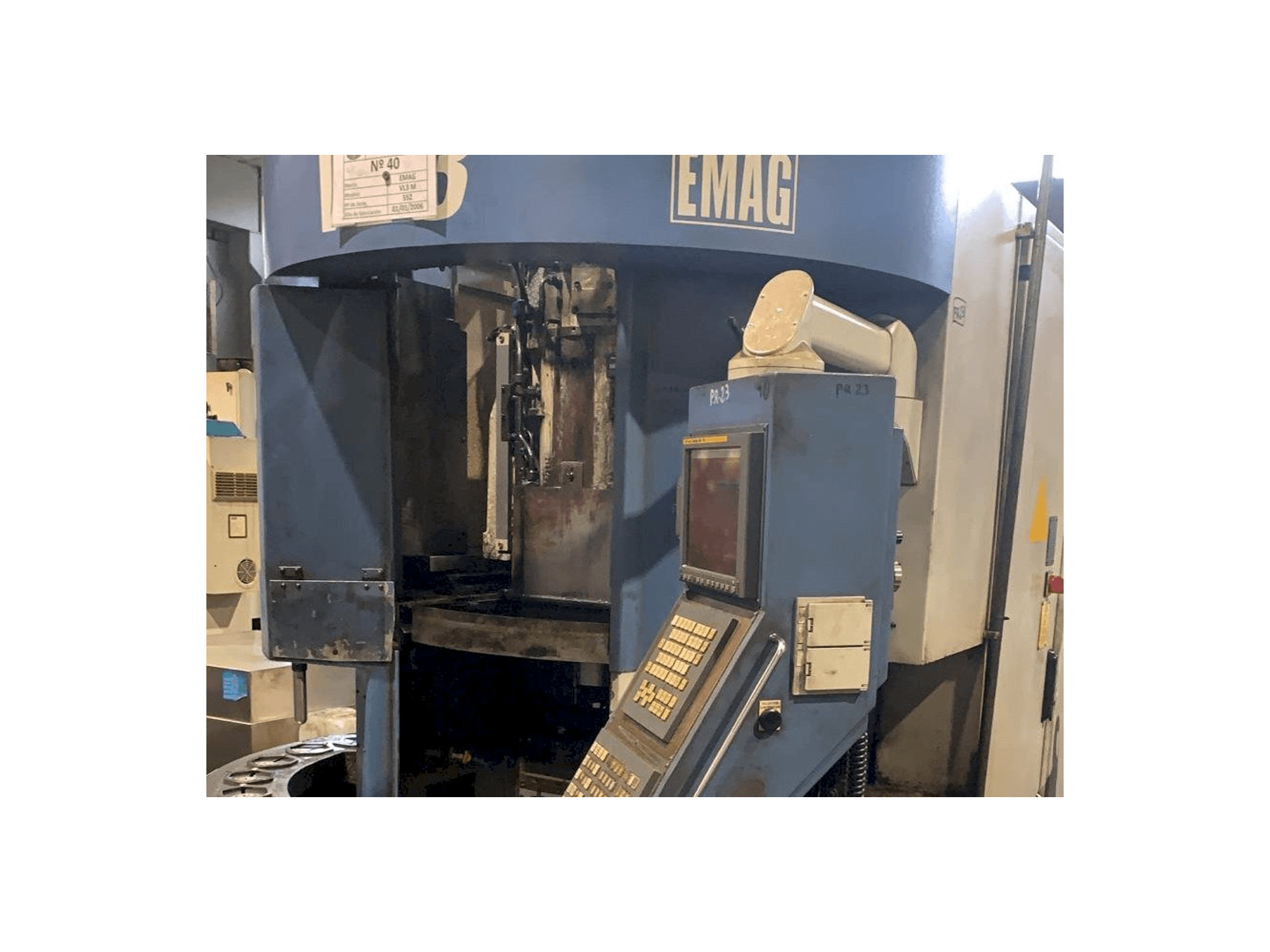 Front view of EMAG VL 3 machine