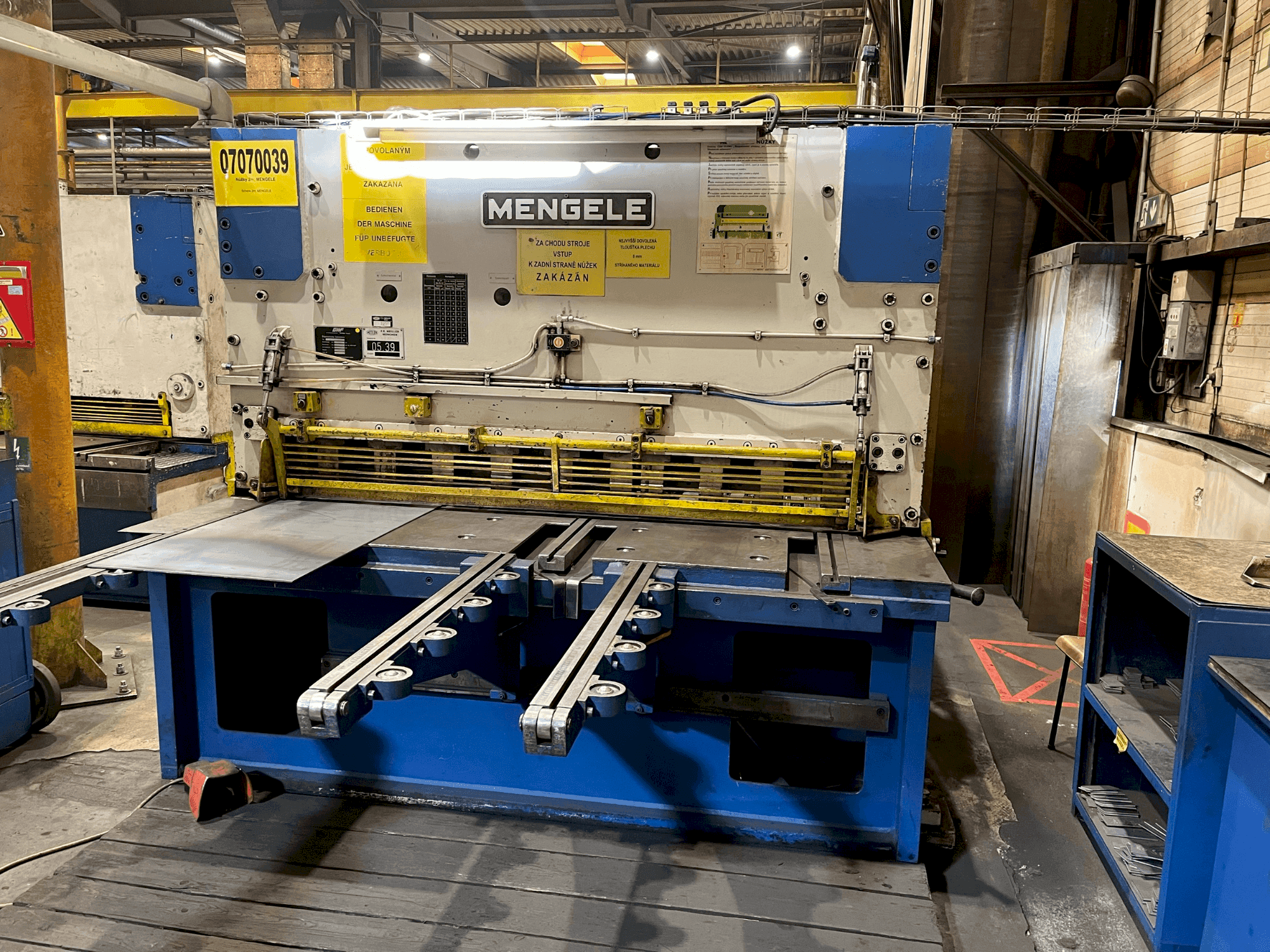 Front view of MENGELE S16-2000 machine