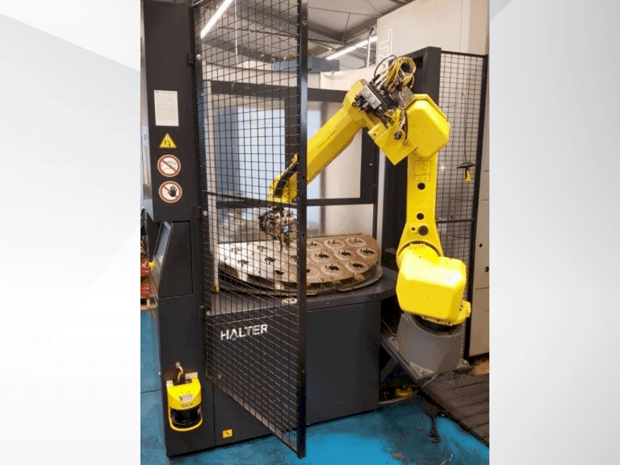 Front view of HALTER LoadAssistant 20 machine