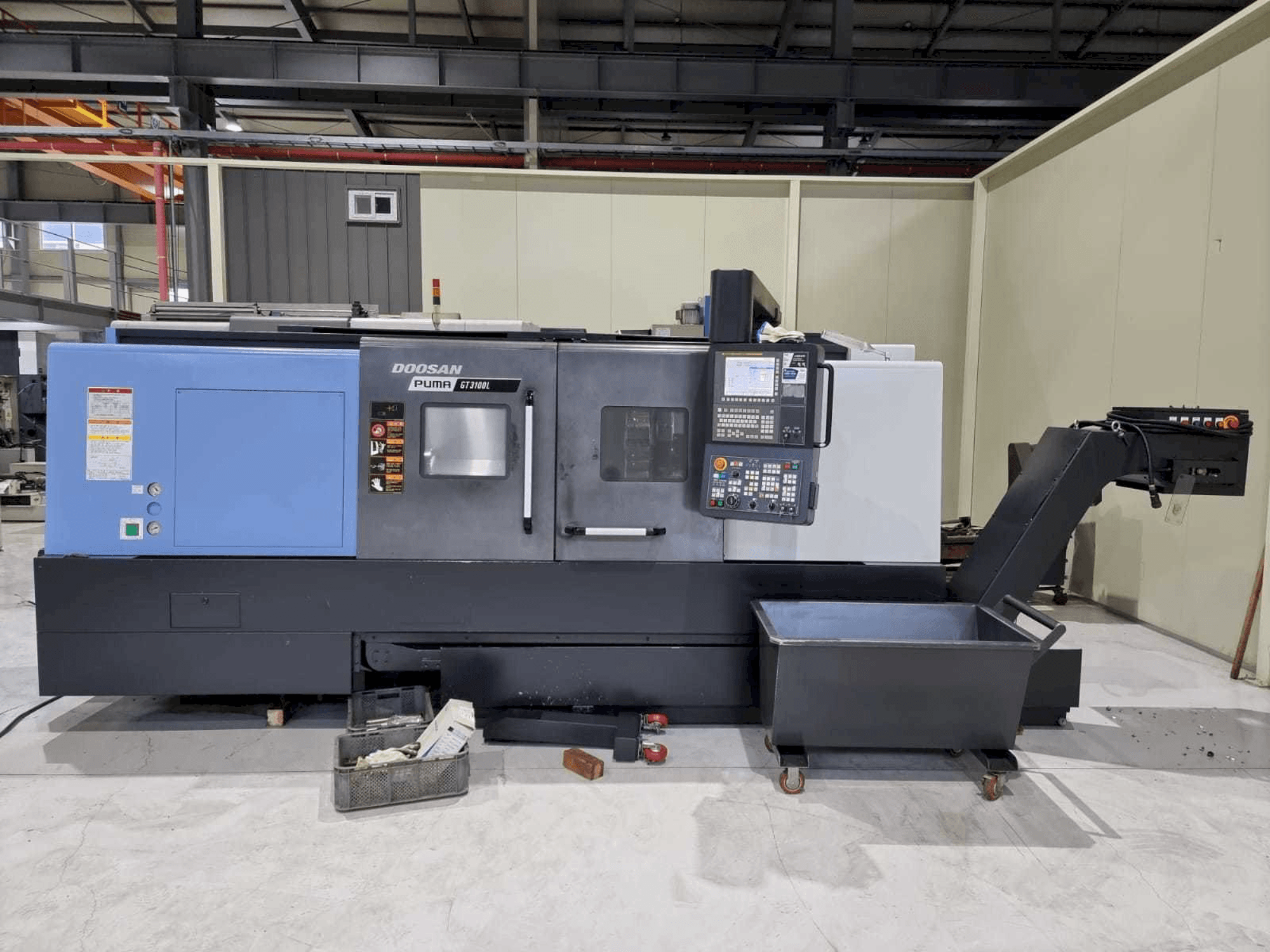 Front view of Doosan PUMA GT3100L machine