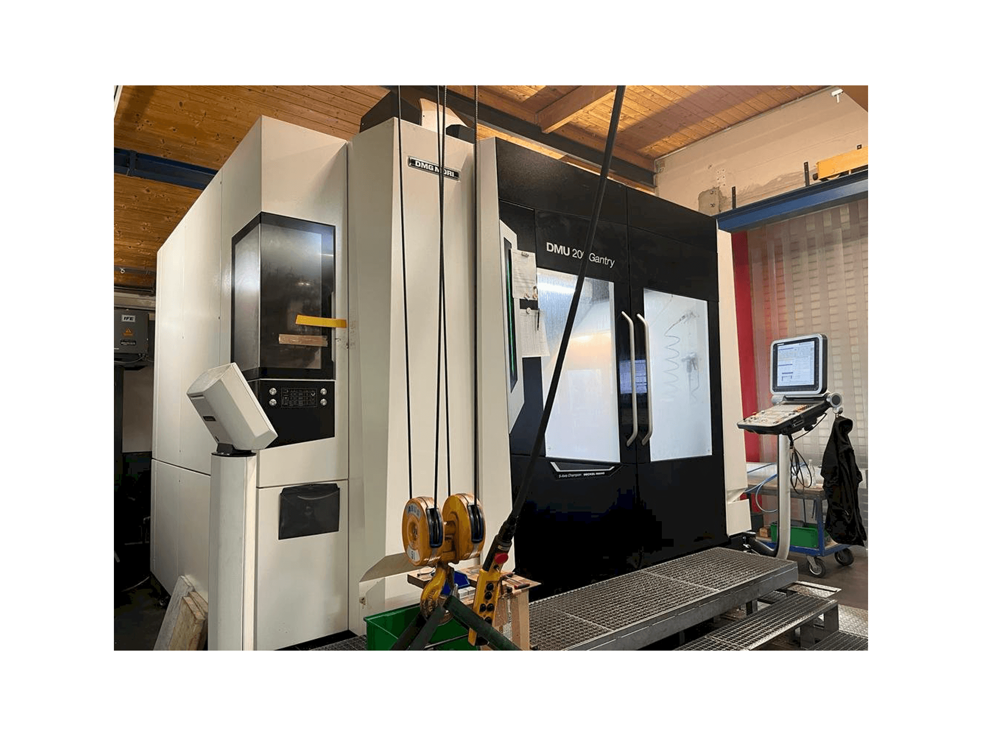 Front view of DMG MORI DMU 200 Gantry machine