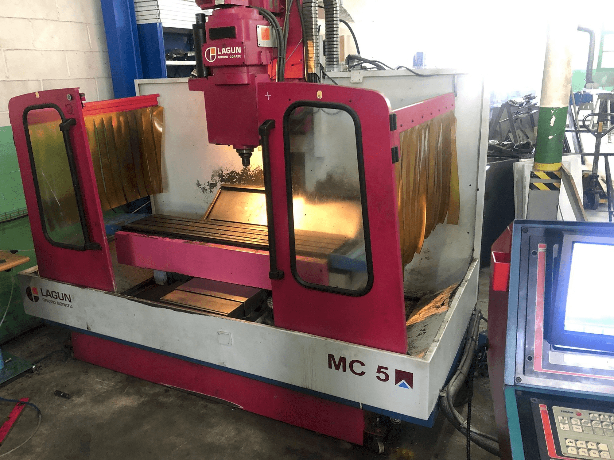 Front view of LAGUN MC 5 machine