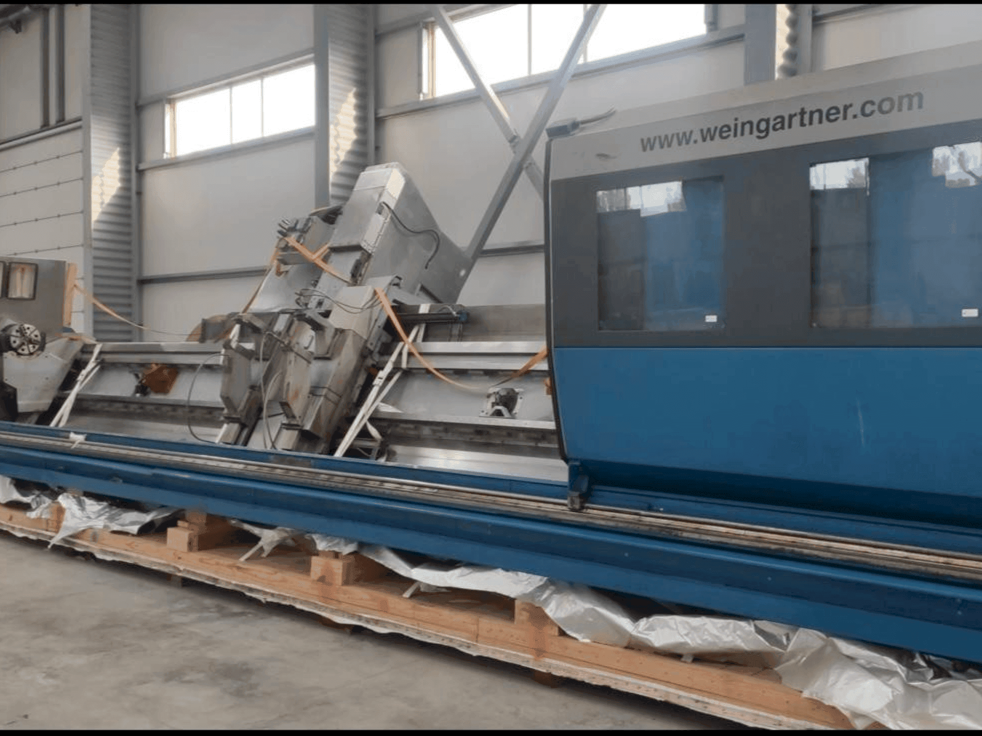 Front view of Weingartner Vario 700-000 machine
