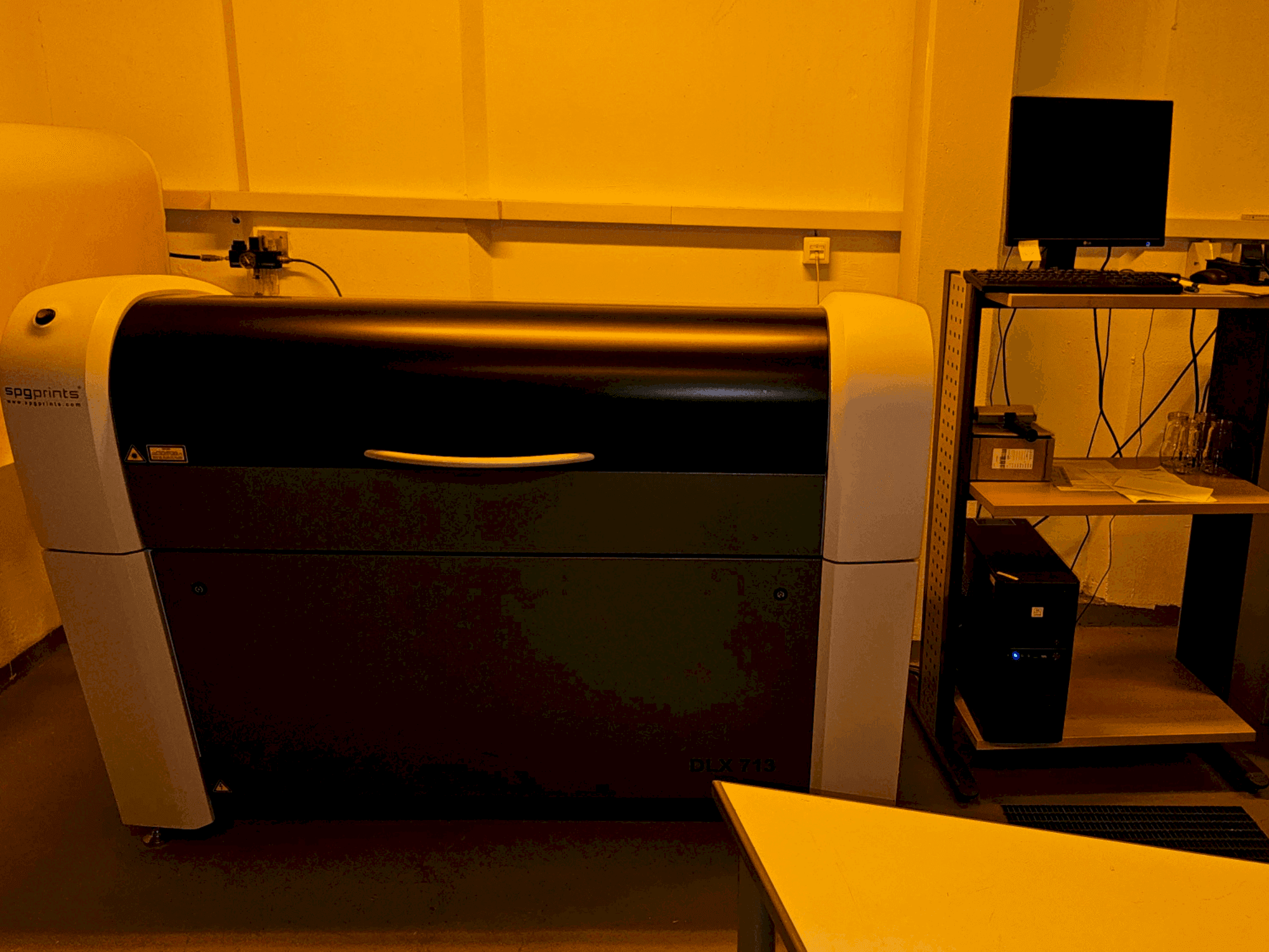 Front view of SPGPrints DLX 713T machine