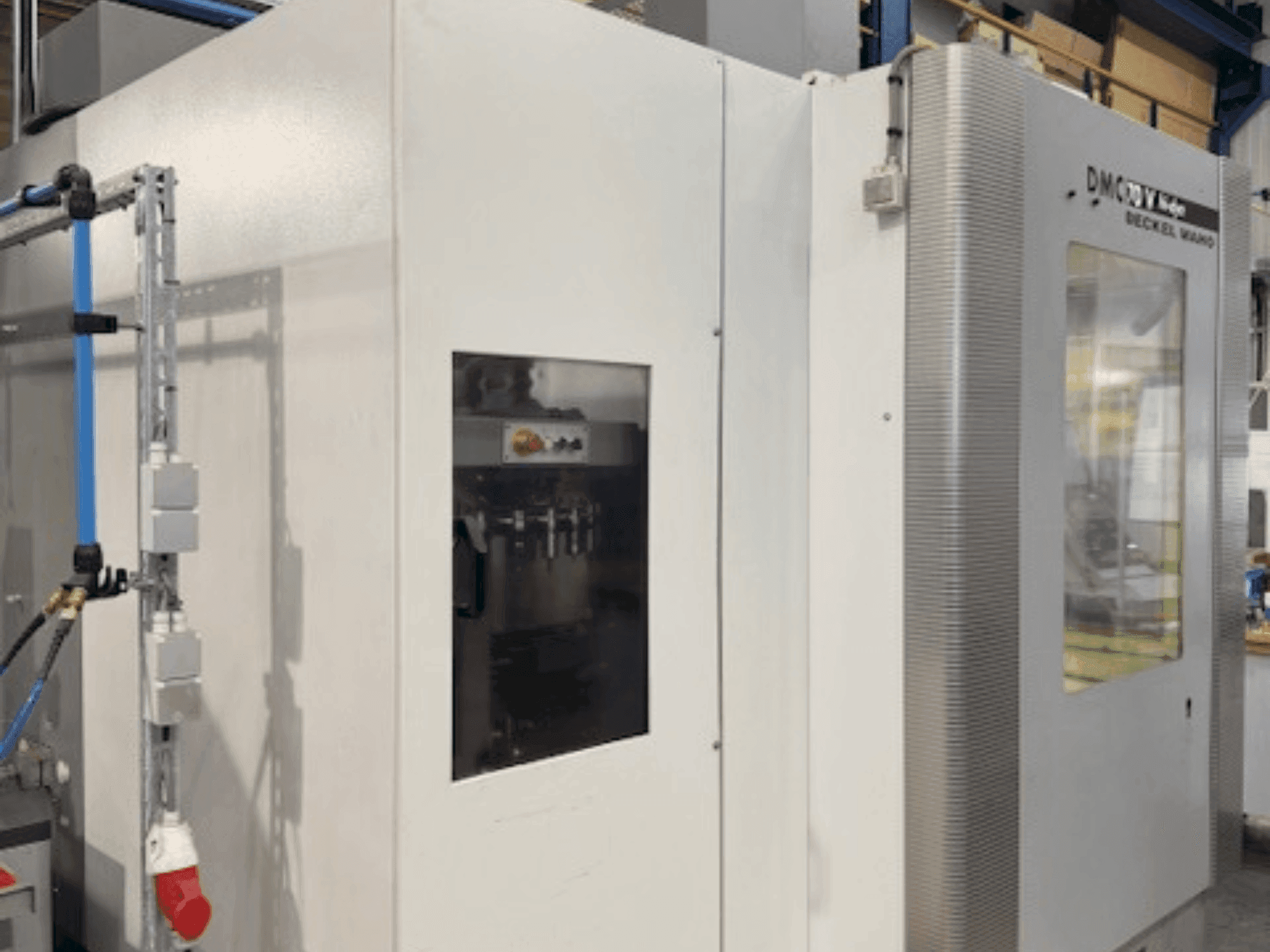 Front view of DECKEL MAHO DMC 70V Hi-Dyn machine