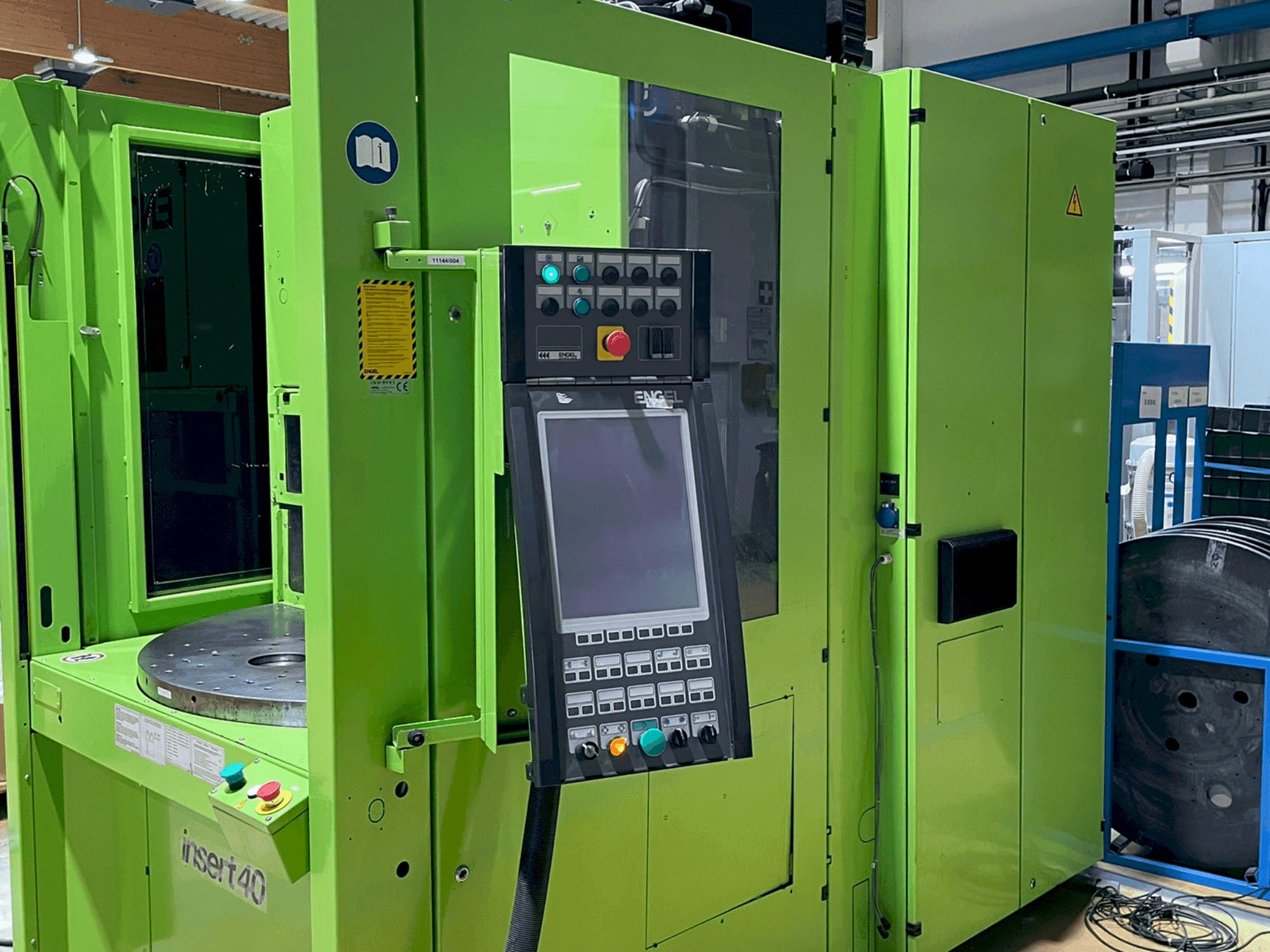 Side view of Engel Insert 80V/40 machine