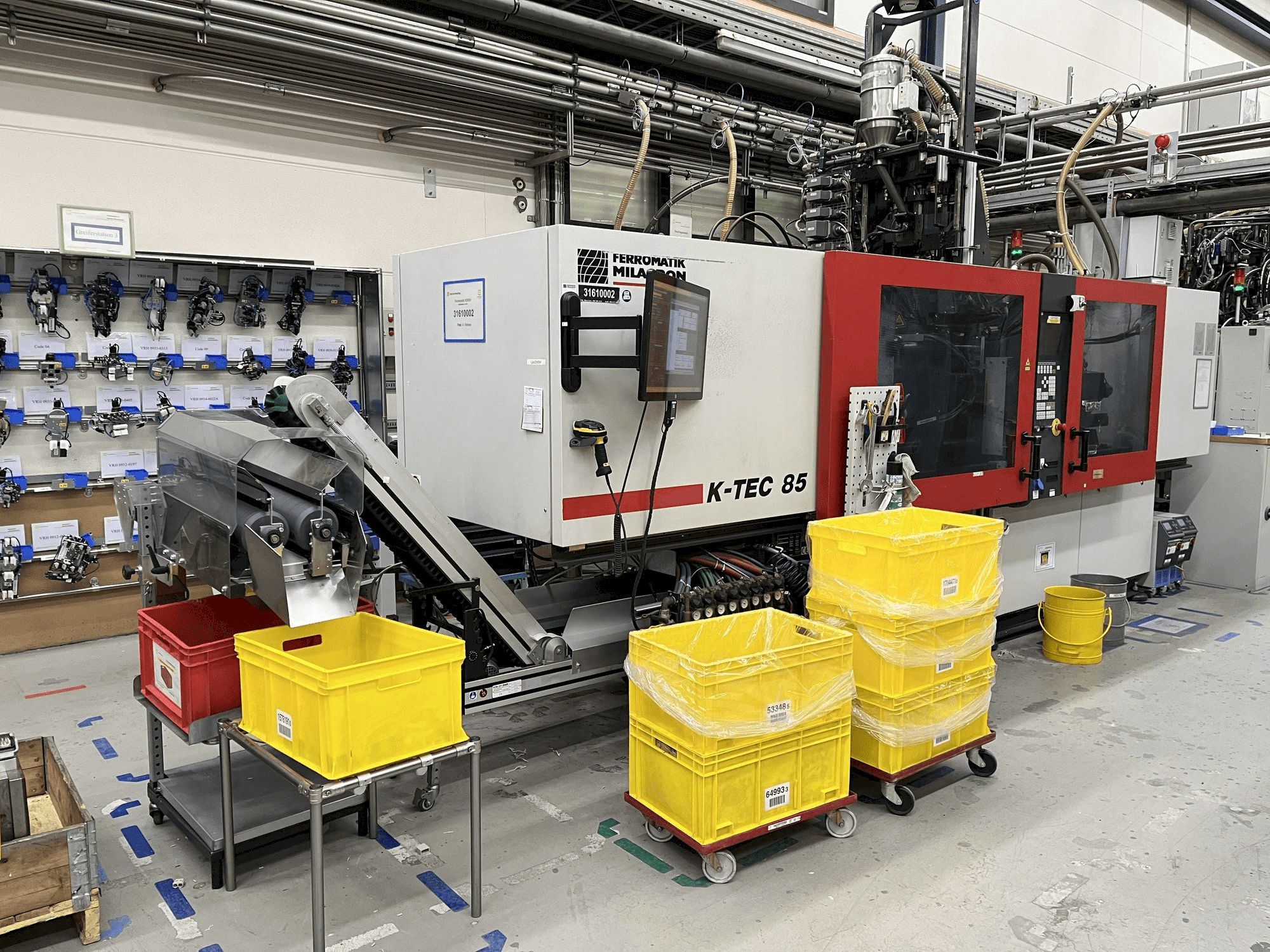 Front view of FERROMATIK Milacron K-Tec 85 machine