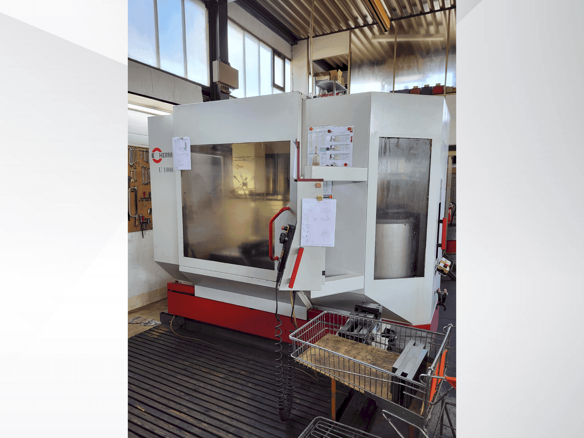 Front view of HERMLE U1000T machine