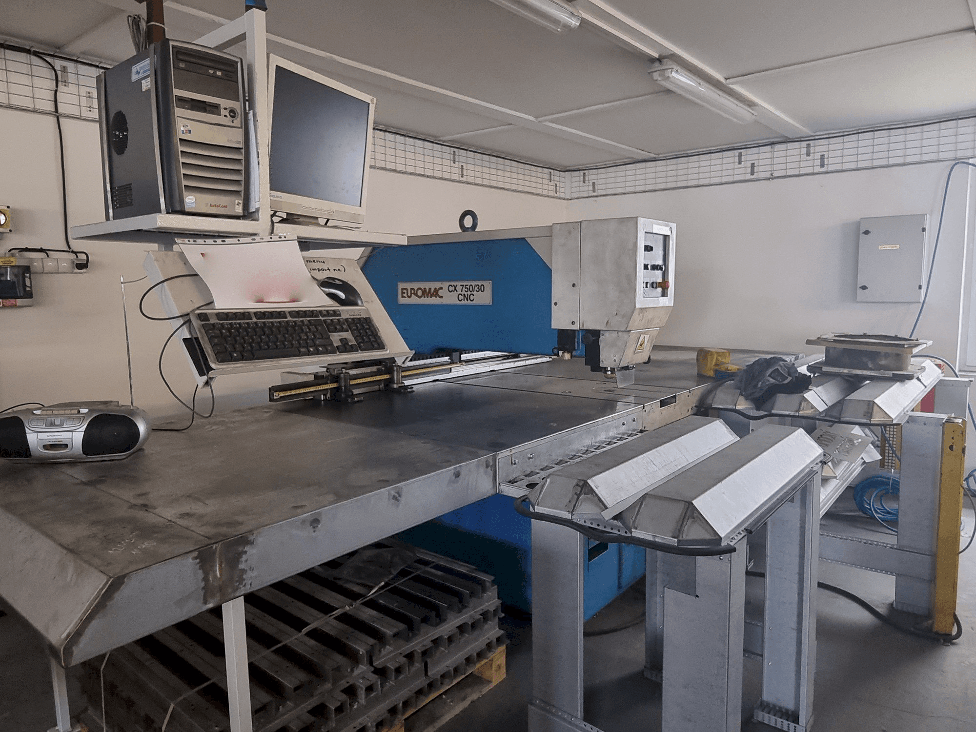 Front view of Euromac CX 750/30 CNC machine