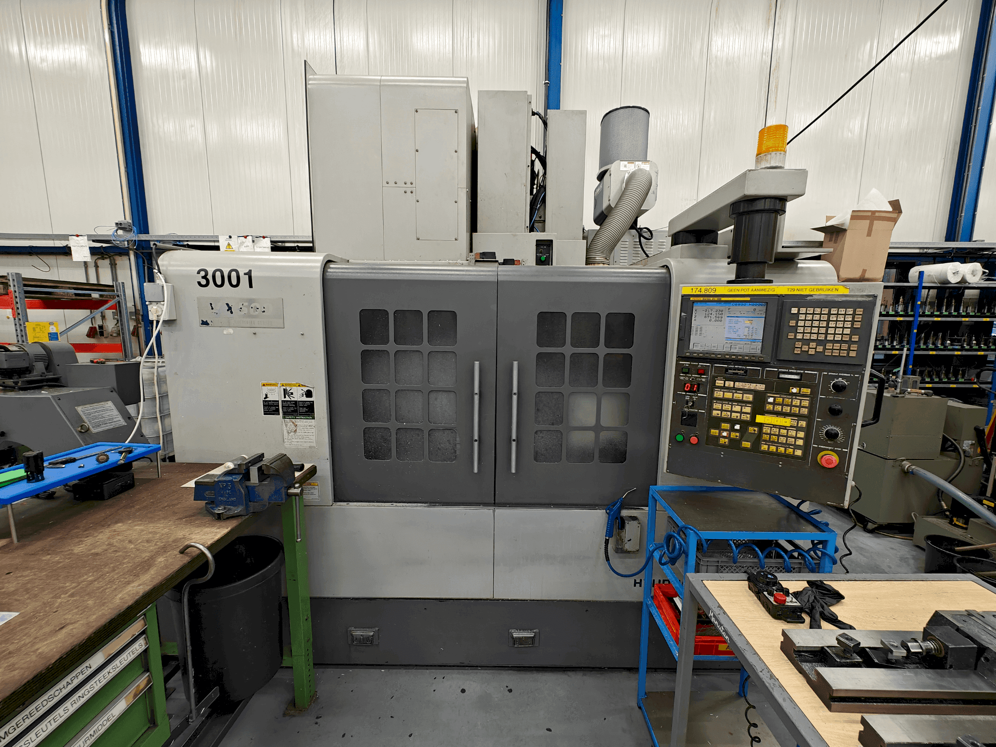 Front view of HYUNDAI KIA VX 500 machine