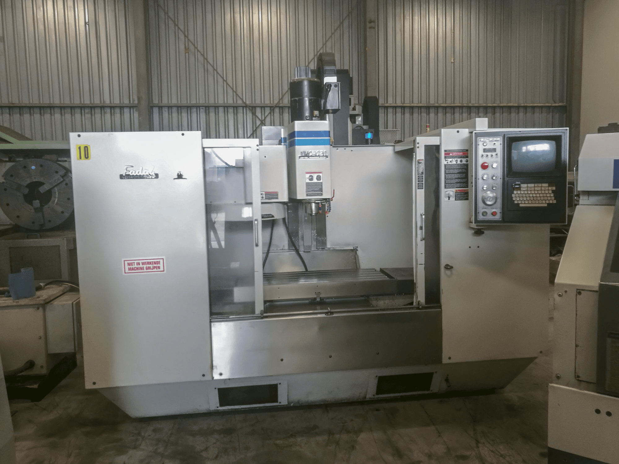 Front view of FADAL VMC 4020HT Machine