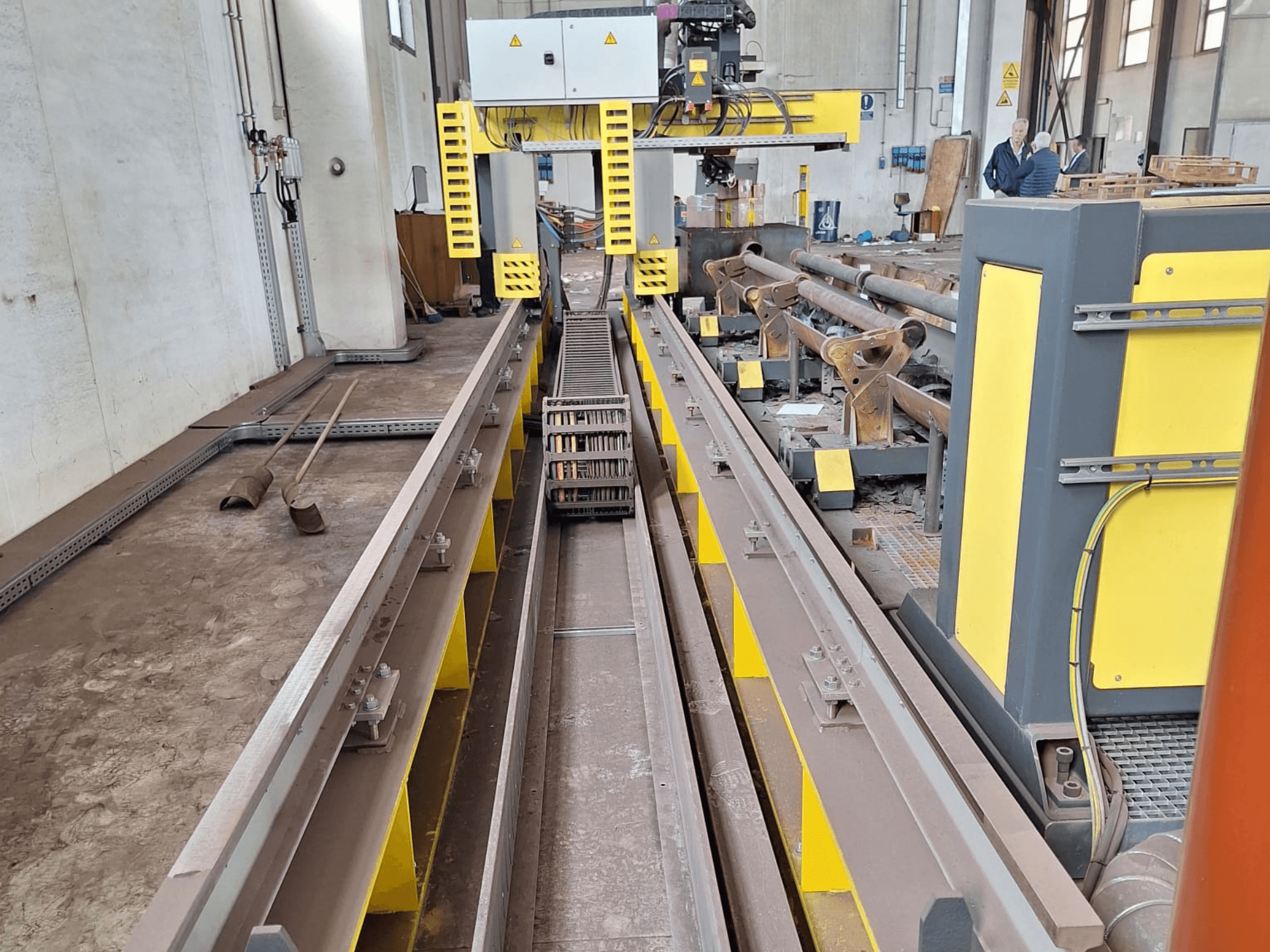 ESAB SUPRAREX 3100 SXE HD 1000 tube cutting machine seen from the front, showcasing tracks, cutting head, and yellow safety features.