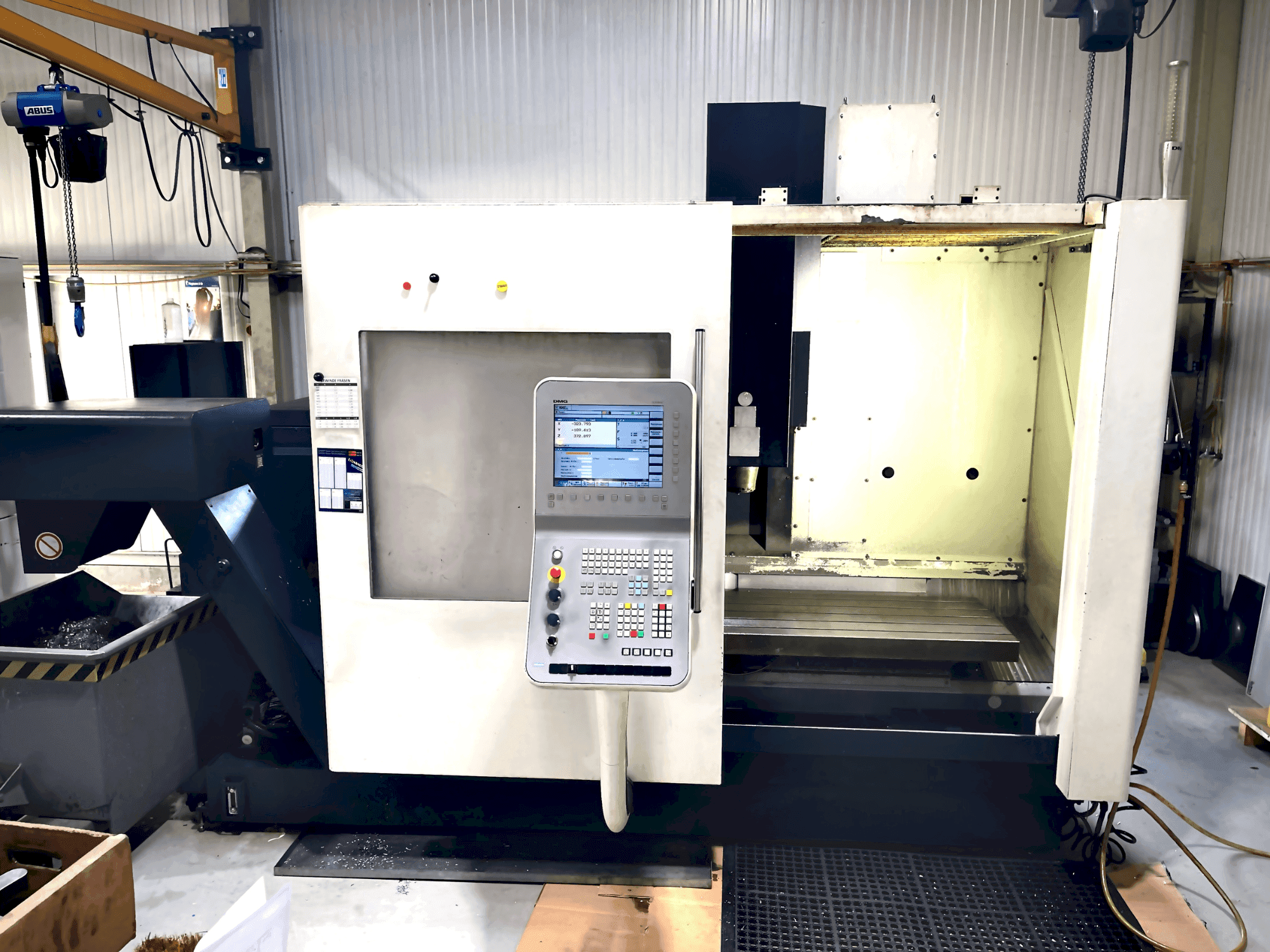 Front view of DMG MORI DMC 1035 v eco machine