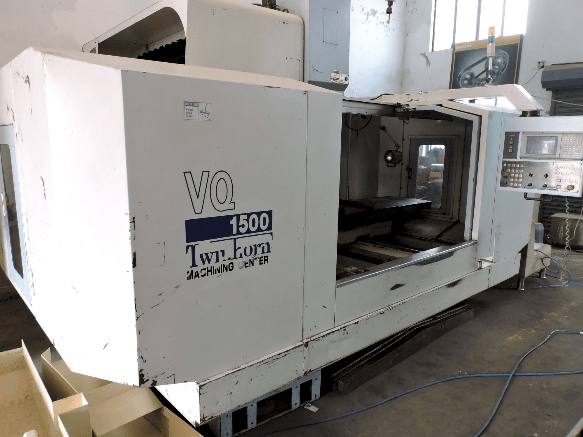 Left view of Twinhorn VQ-1500 Machine