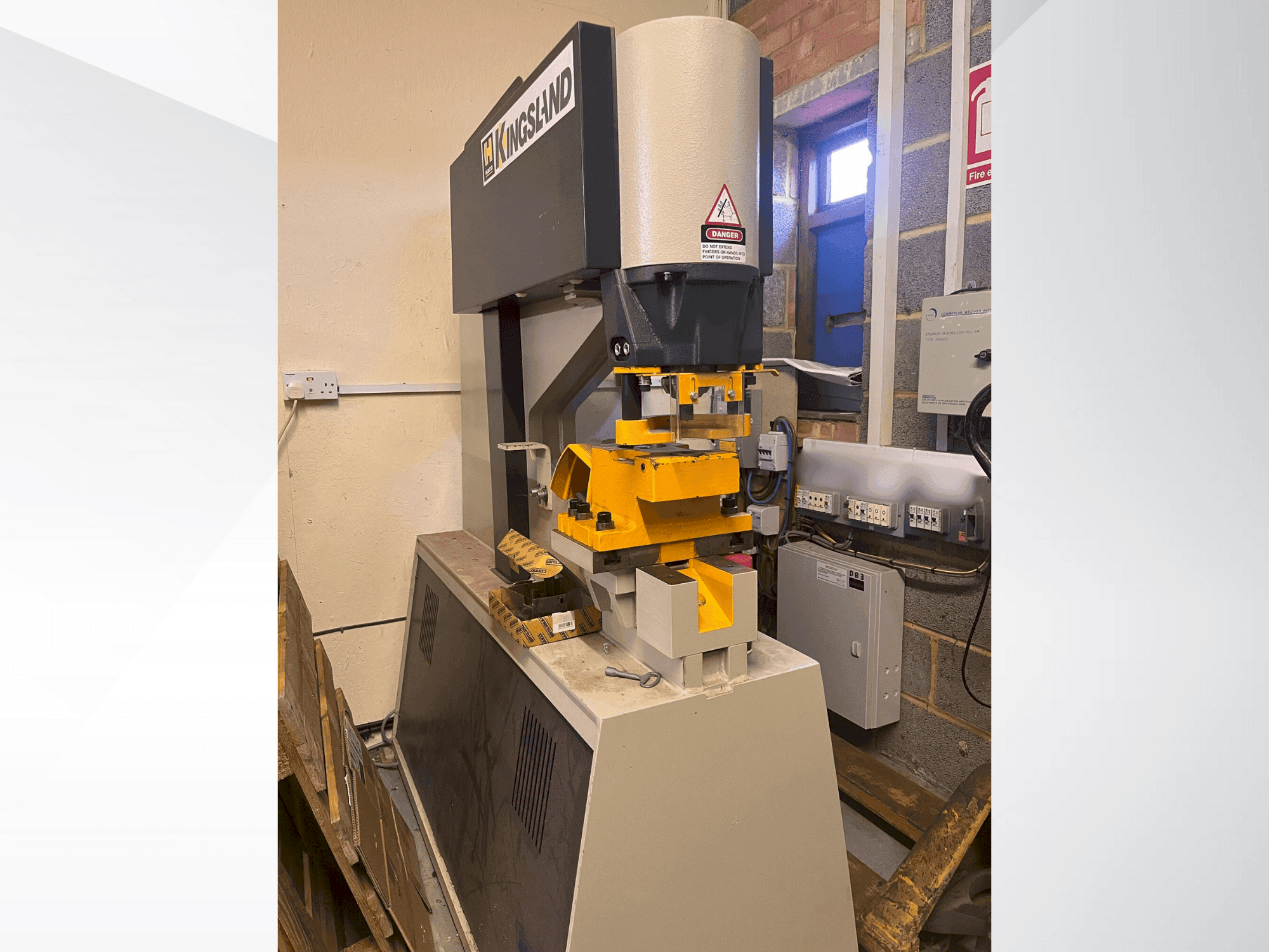 Front view of HACO Kingsland 60p machine