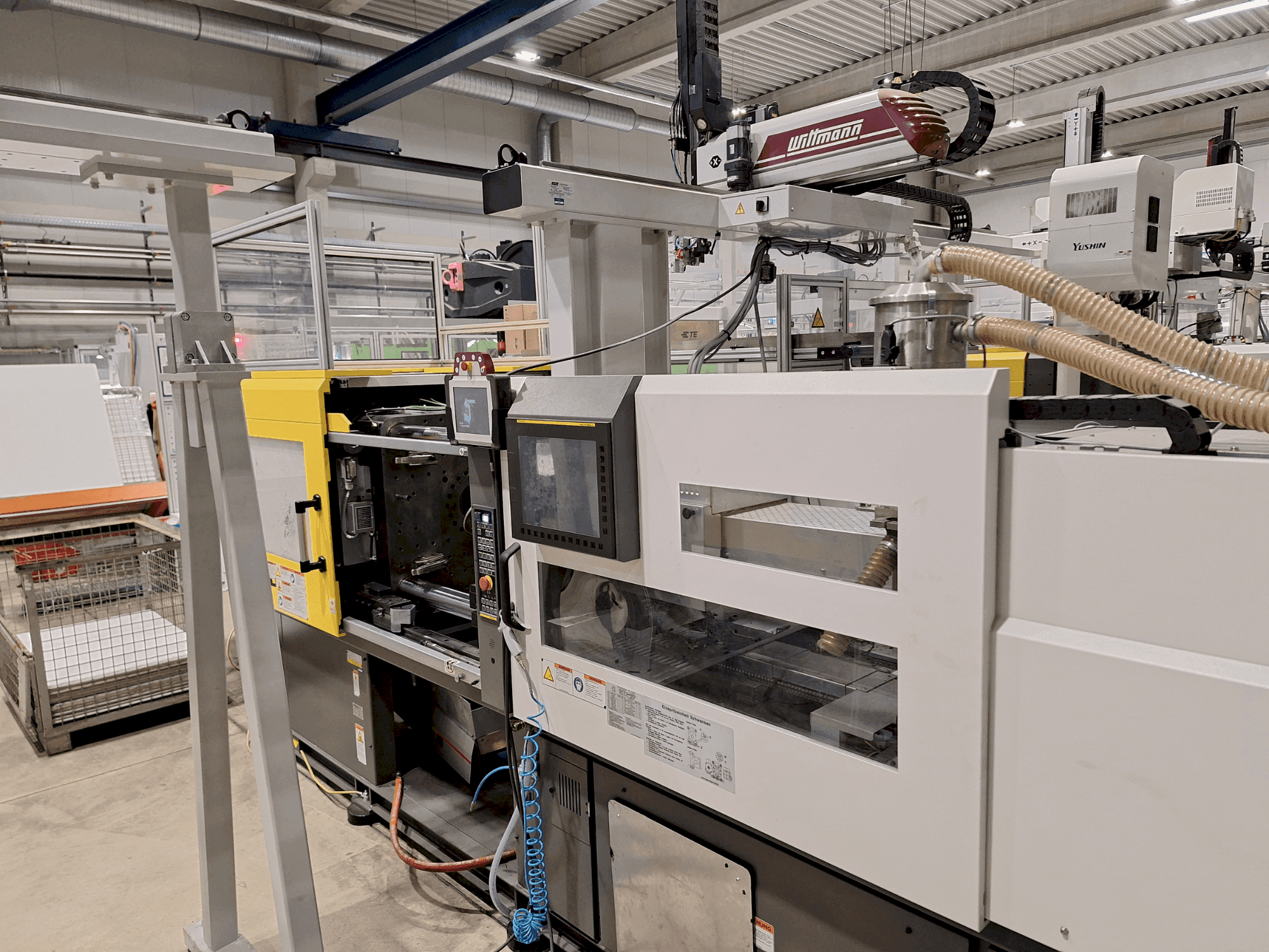 Front view of FANUC ROBOSHOT S150iA (2021) machine
