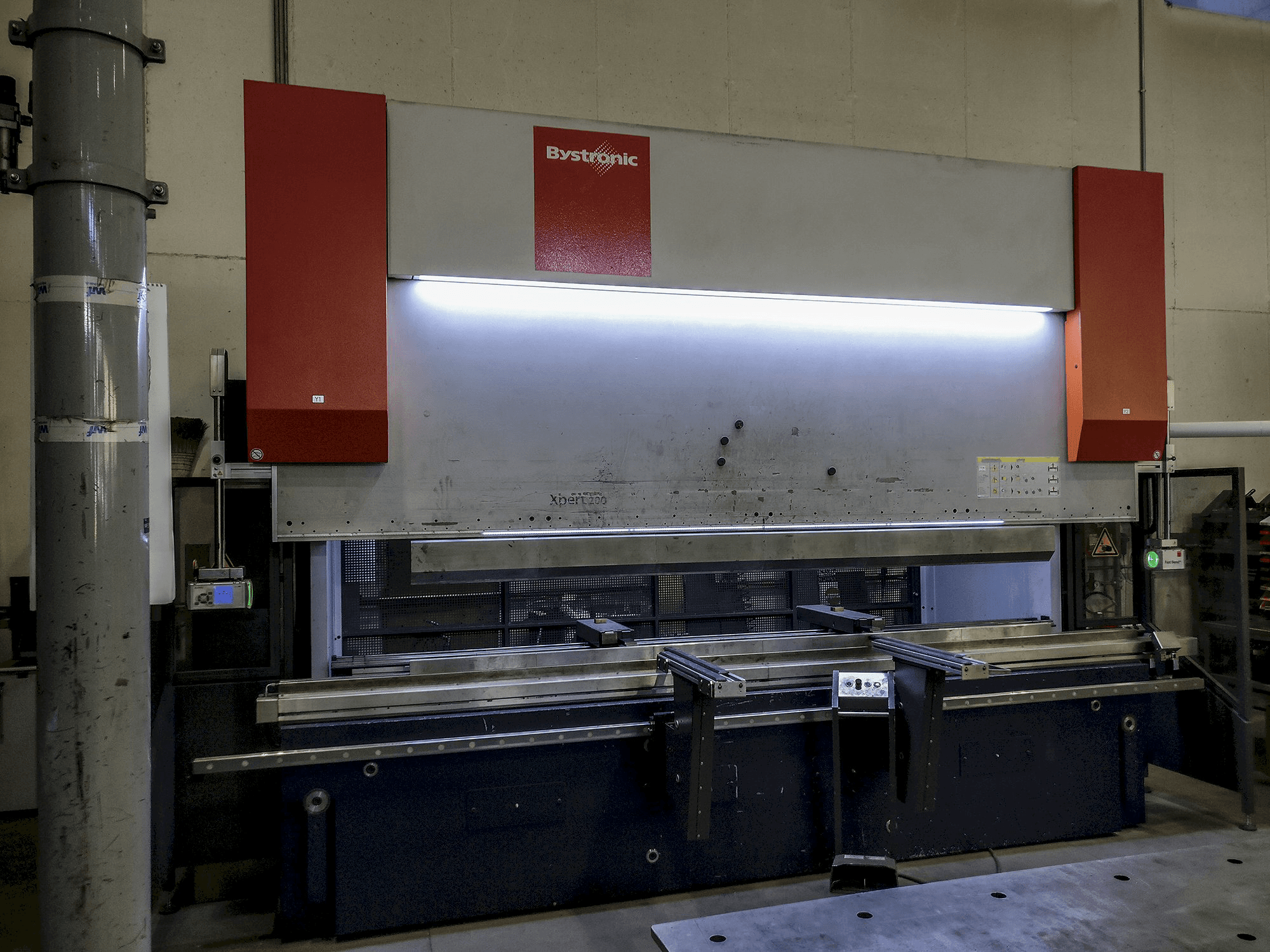 Front view of Bystronic Xpert 200x4100 Machine