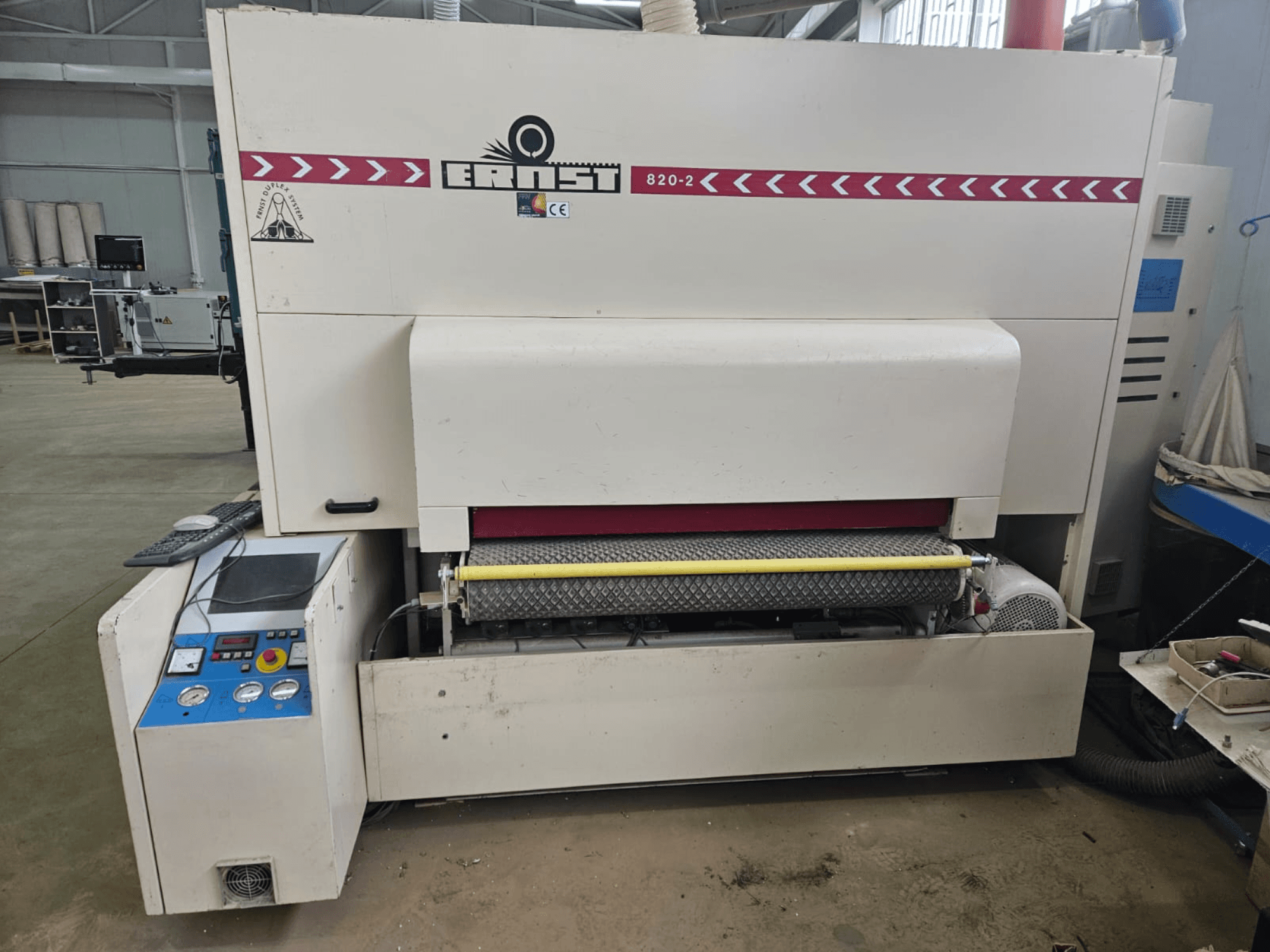 Ernst 820-2 wood processing machine, front view, featuring control panel and yellow roller on the feed.